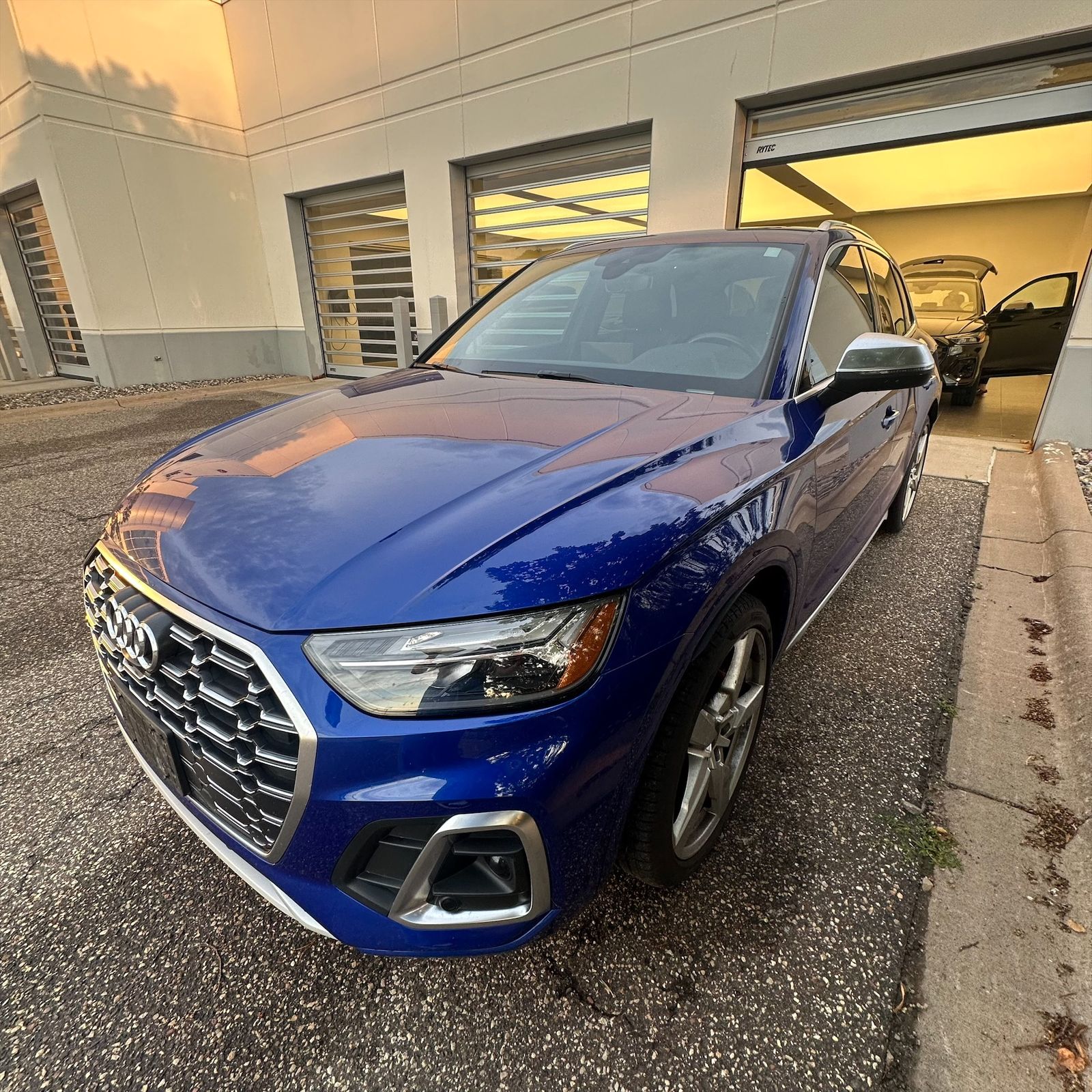 Thumbnail: 2022 Audi SQ5 - 2