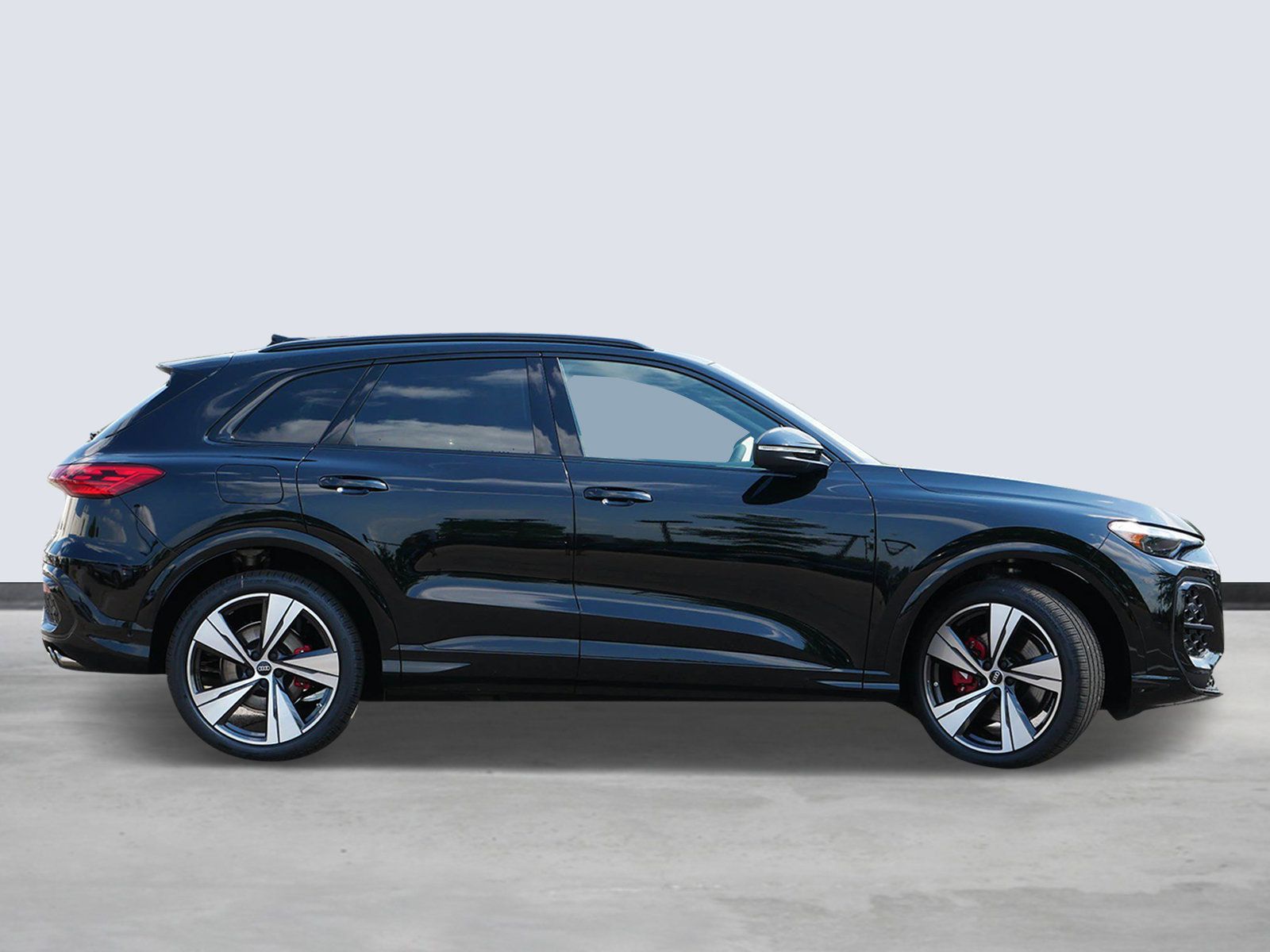 Thumbnail: 2026 Audi SQ5 - 5