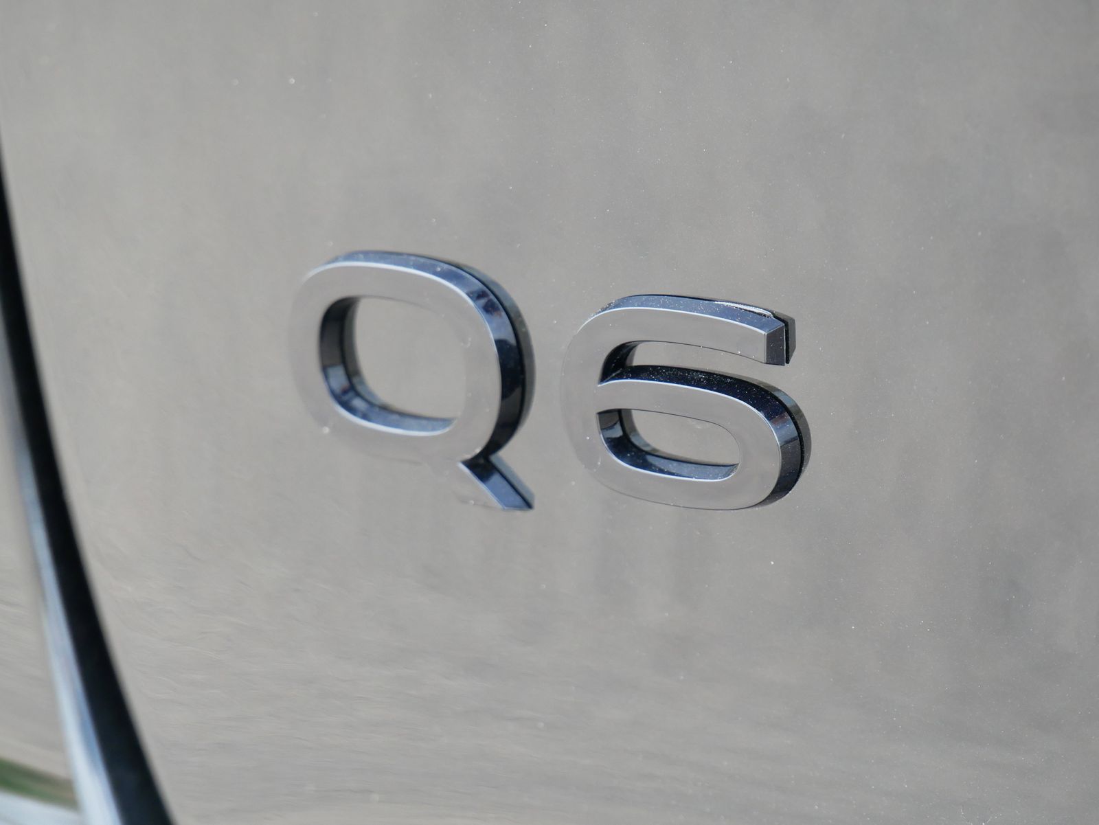 Thumbnail: 2025 Audi Q6 e-tron - 10