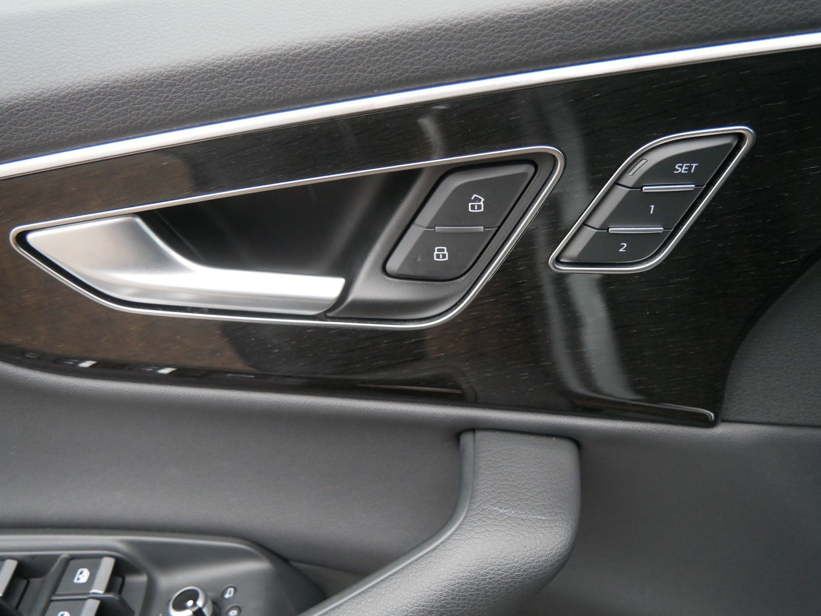 Thumbnail: 2025 Audi Q7 - 16