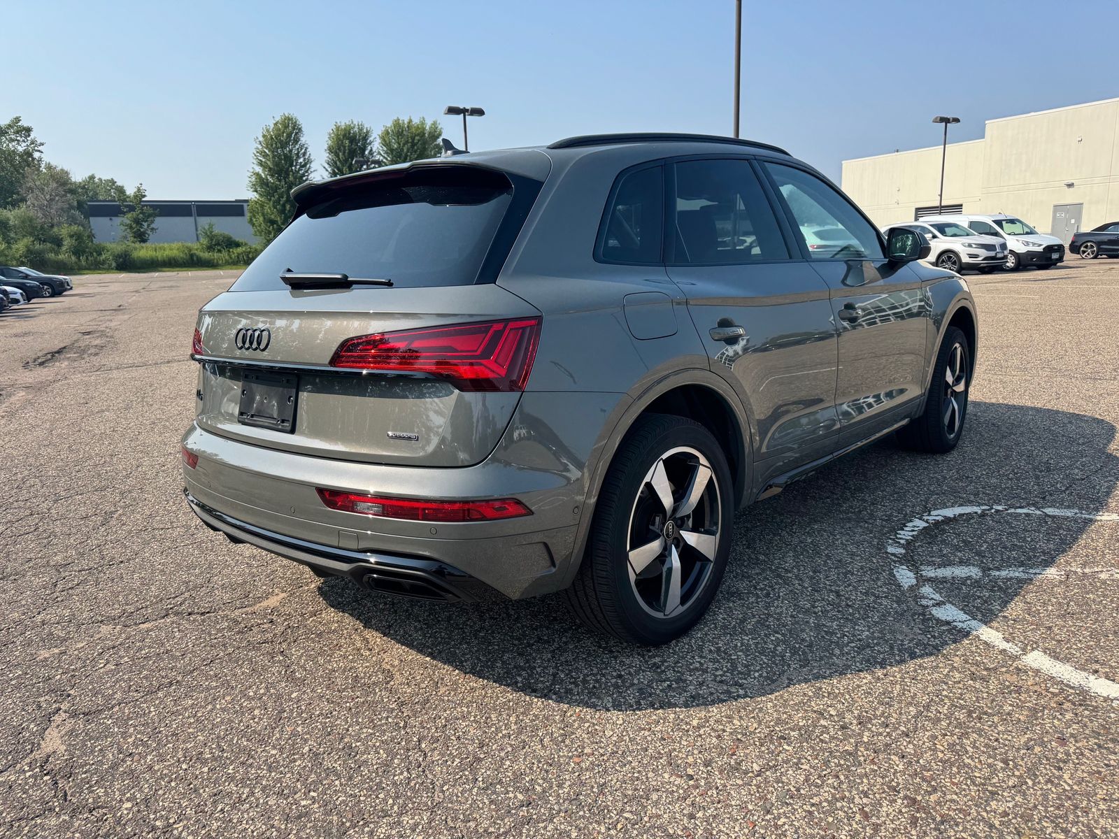 Thumbnail: 2023 Audi Q5 - 4