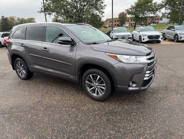 Thumbnail: 2017 Toyota Highlander - 1