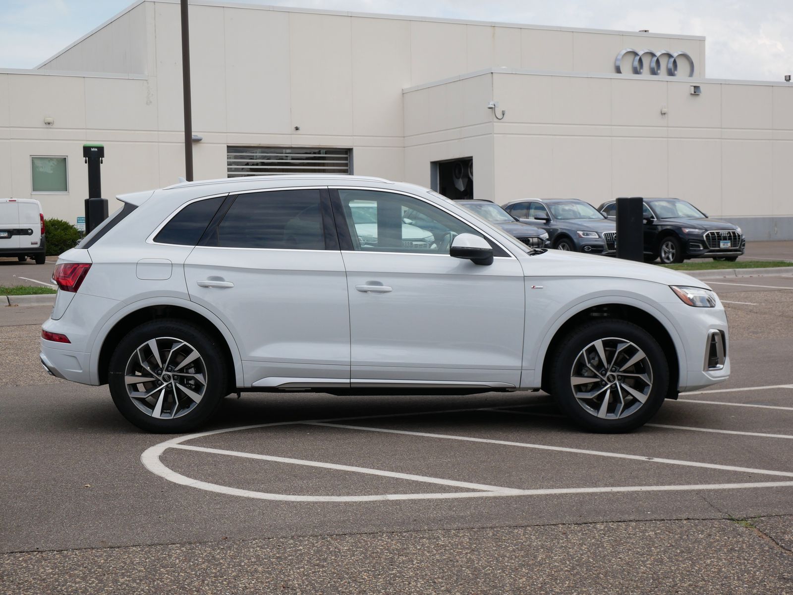 Thumbnail: 2025 Audi Q5 - 5
