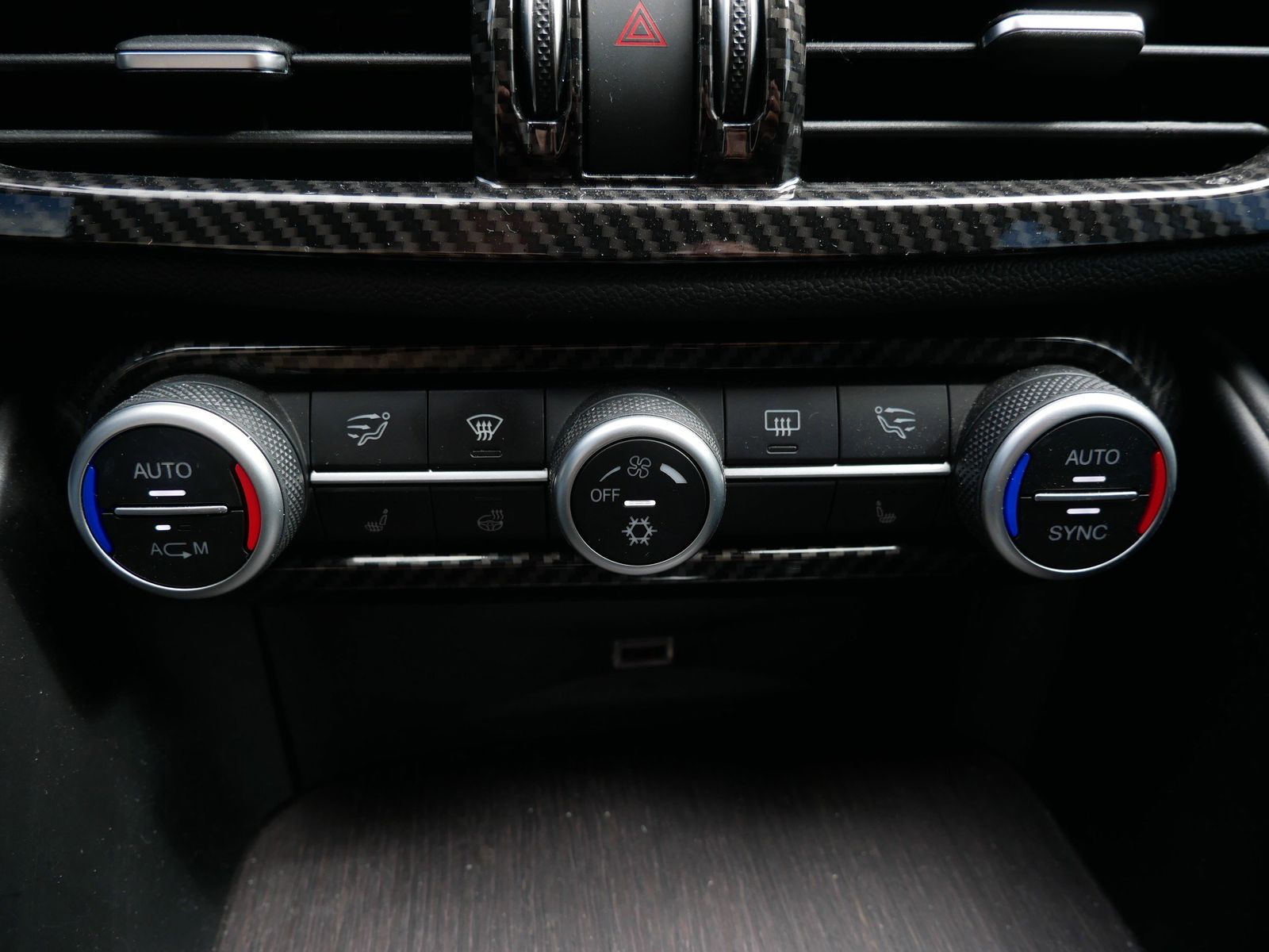 Thumbnail: 2017 Alfa Romeo Giulia - 23