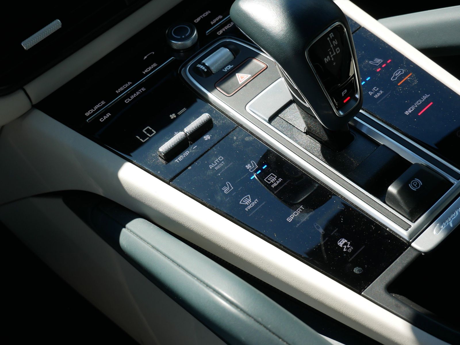 Thumbnail: 2023 Porsche Cayenne - 17