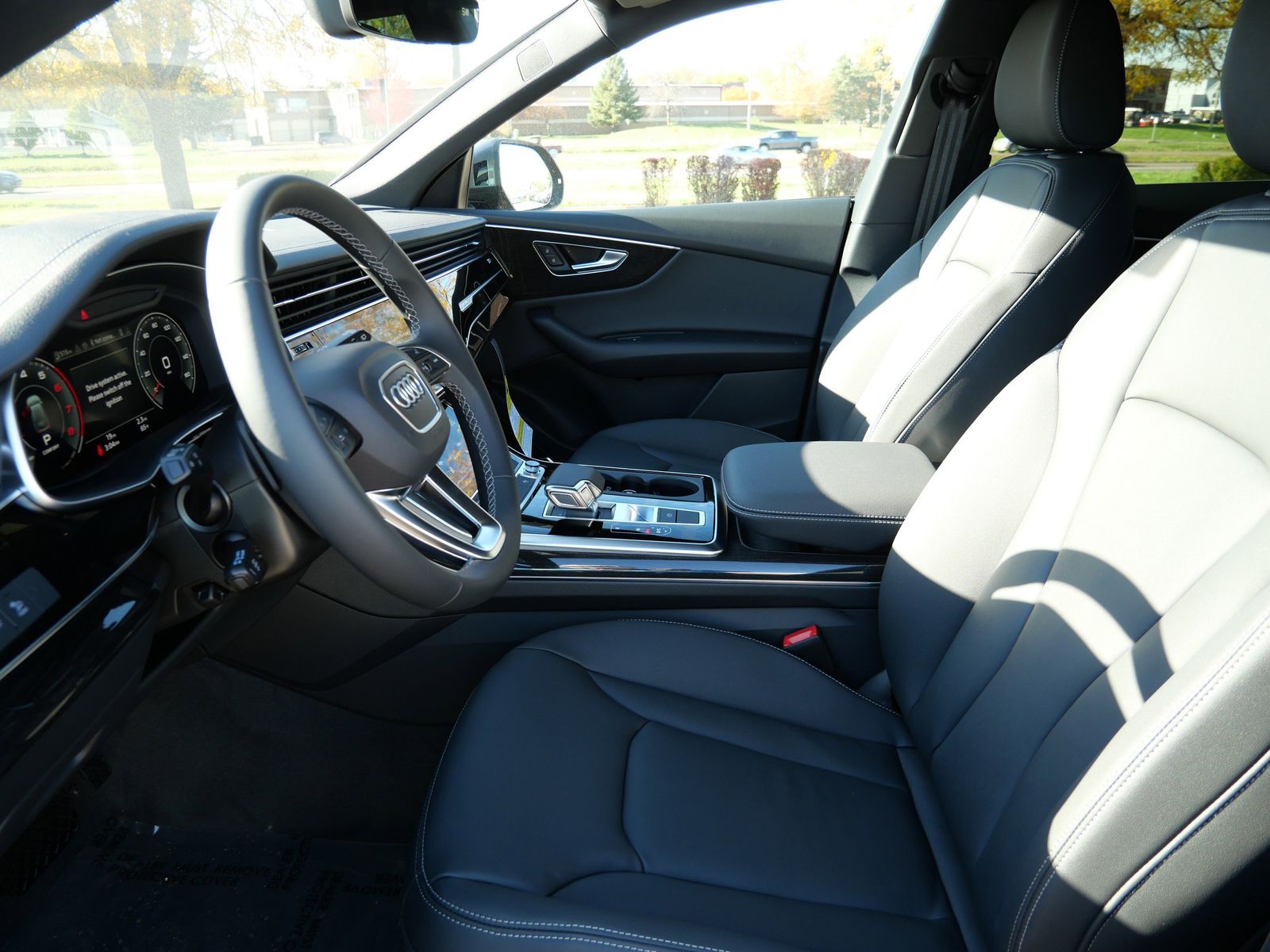 Thumbnail: 2026 Audi Q8 - 8