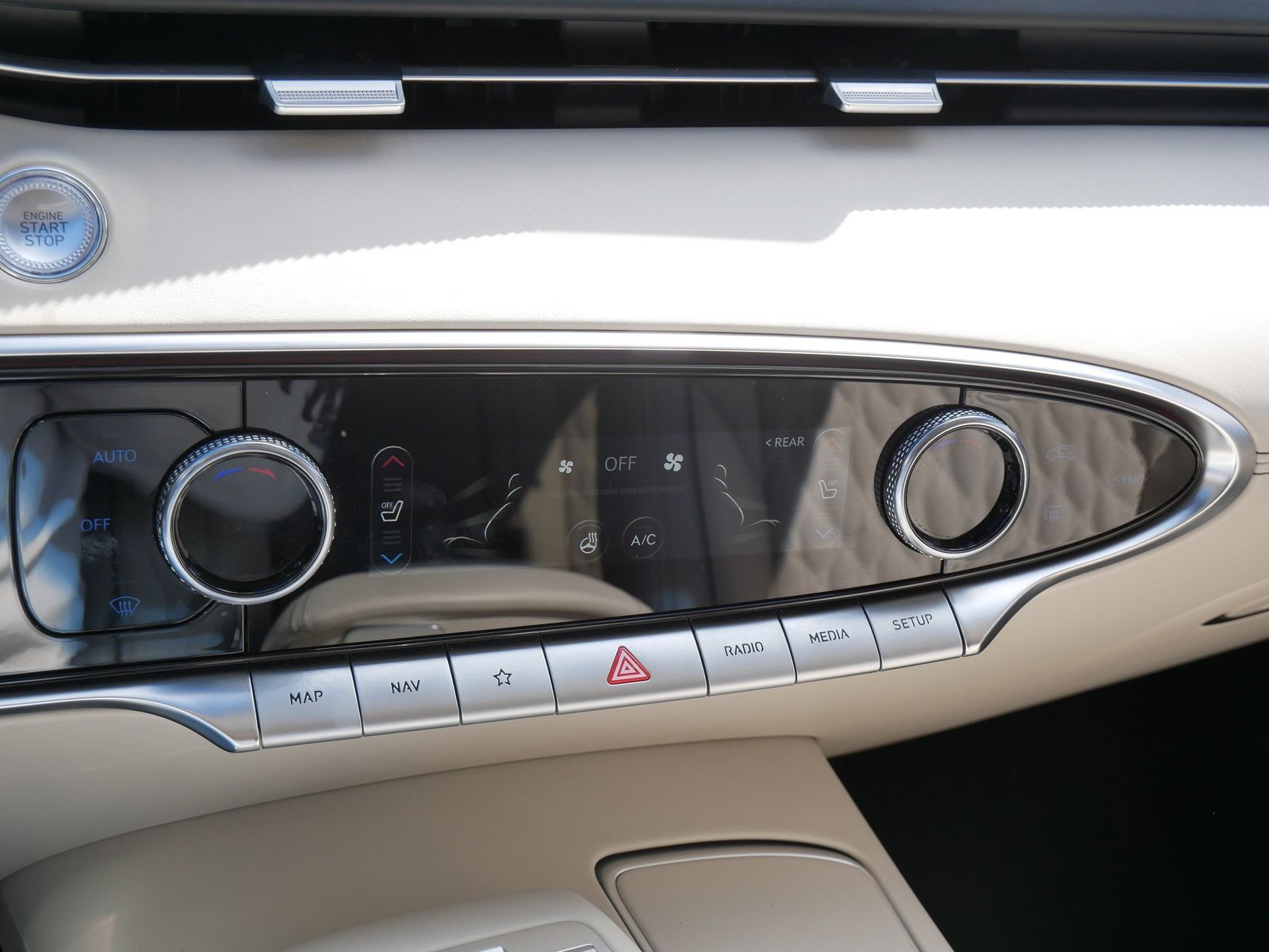 Thumbnail: 2023 Genesis GV70 - 19