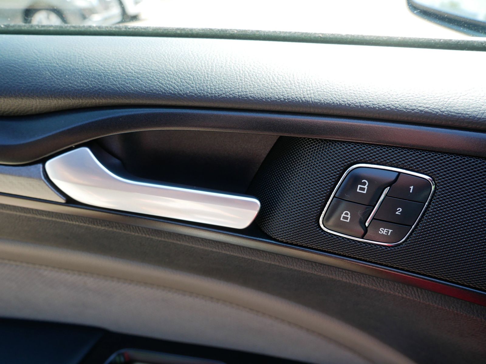 Thumbnail: 2017 Ford Fusion - 16