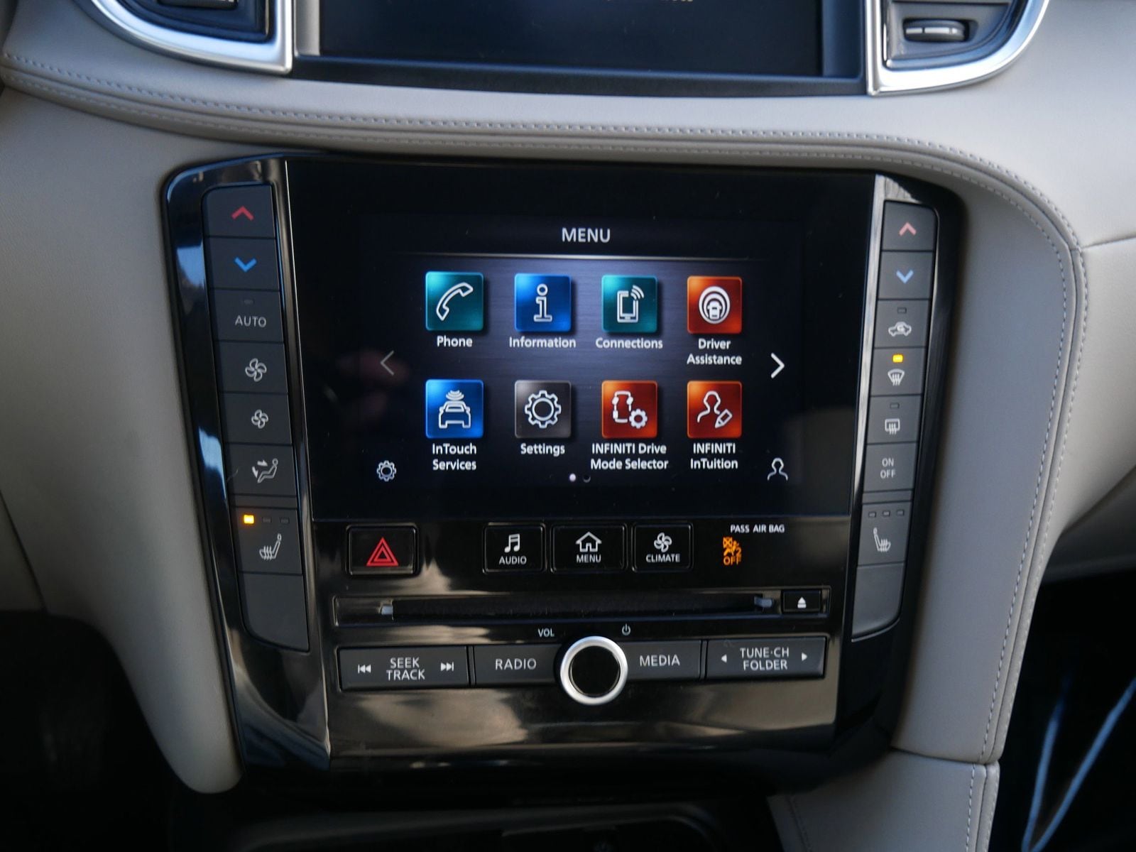 Thumbnail: 2023 INFINITI QX50 - 25