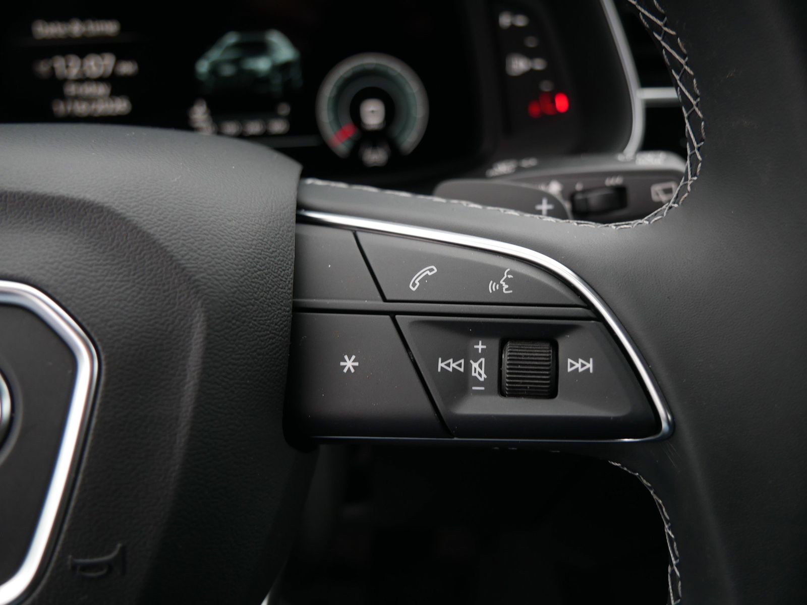 Thumbnail: 2026 Audi Q8 - 27