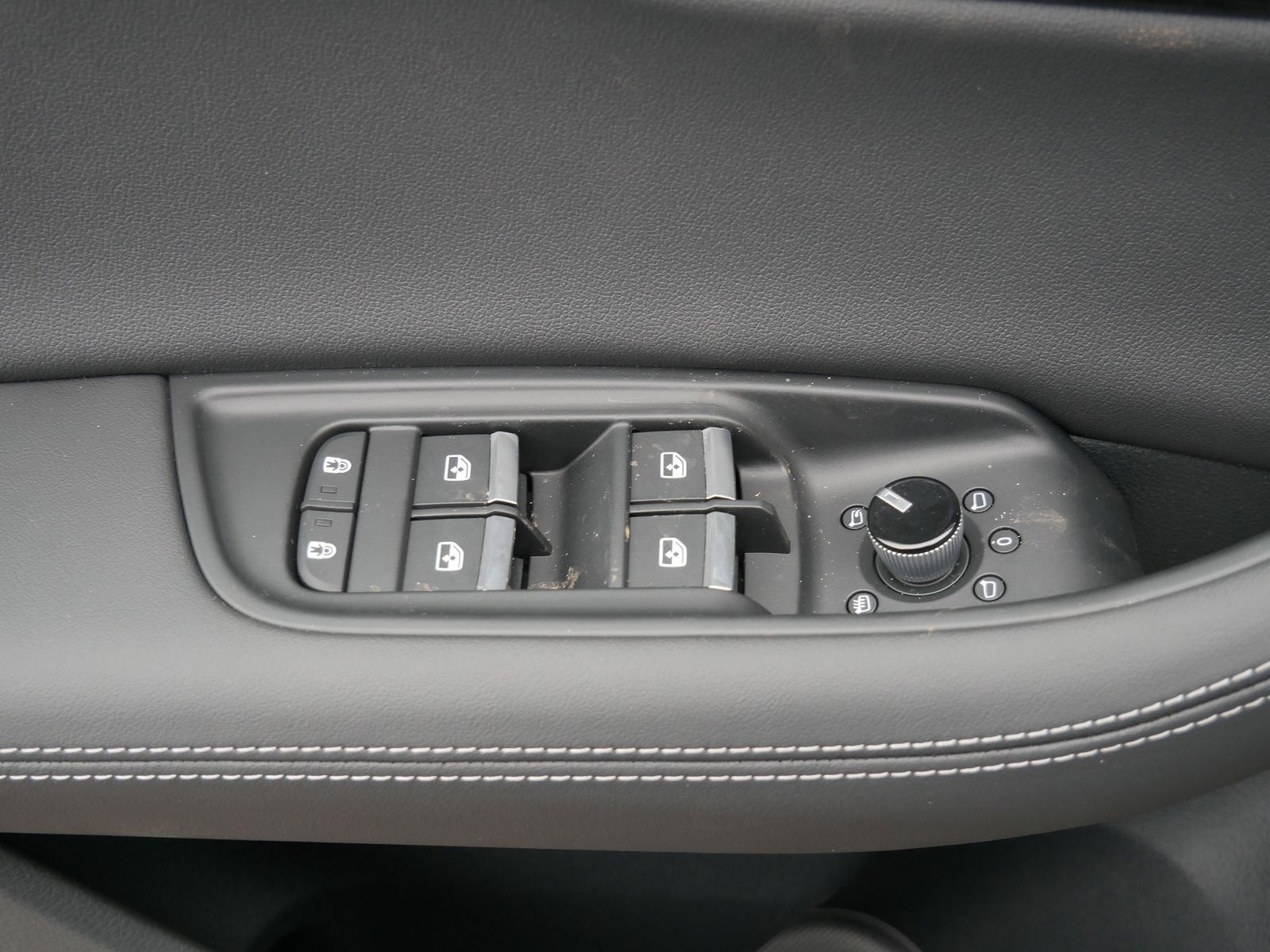 Thumbnail: 2026 Audi Q8 - 15