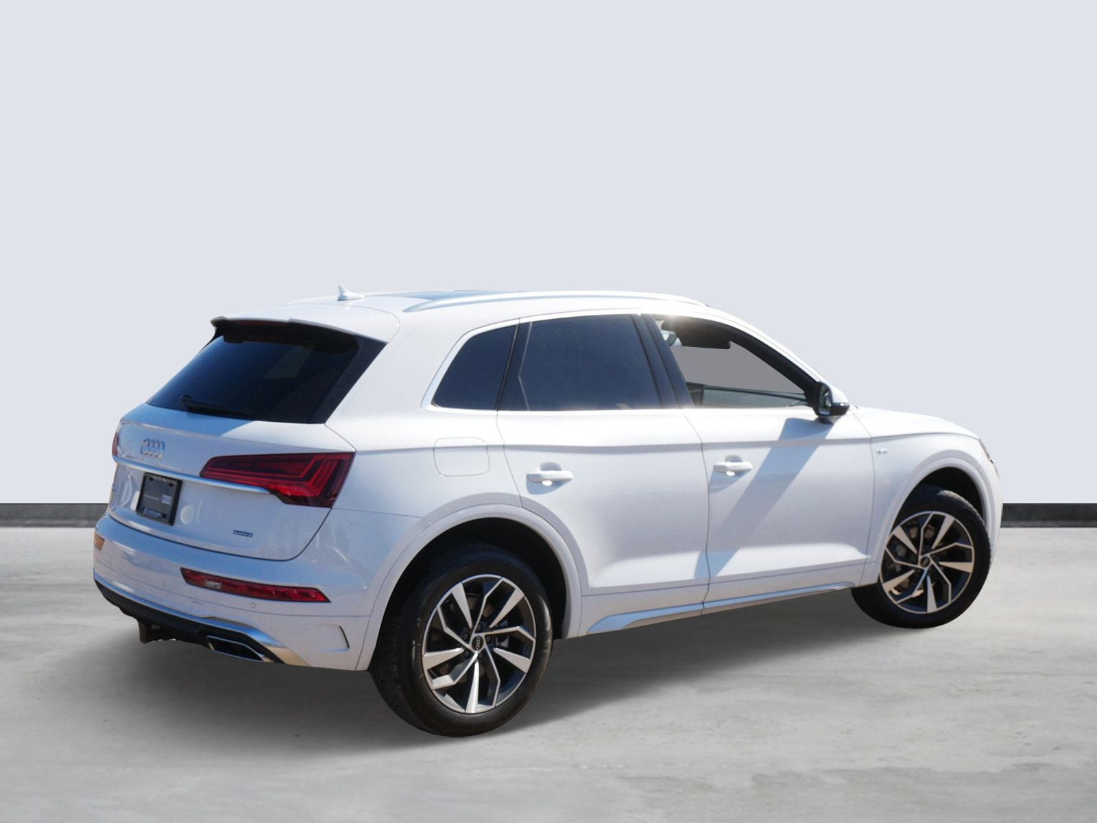 Thumbnail: 2023 Audi Q5 - 4