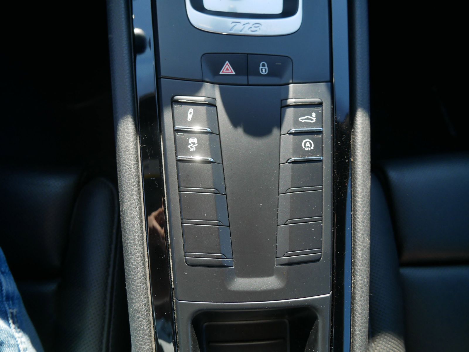 Thumbnail: 2018 Porsche 718 Cayman - 17