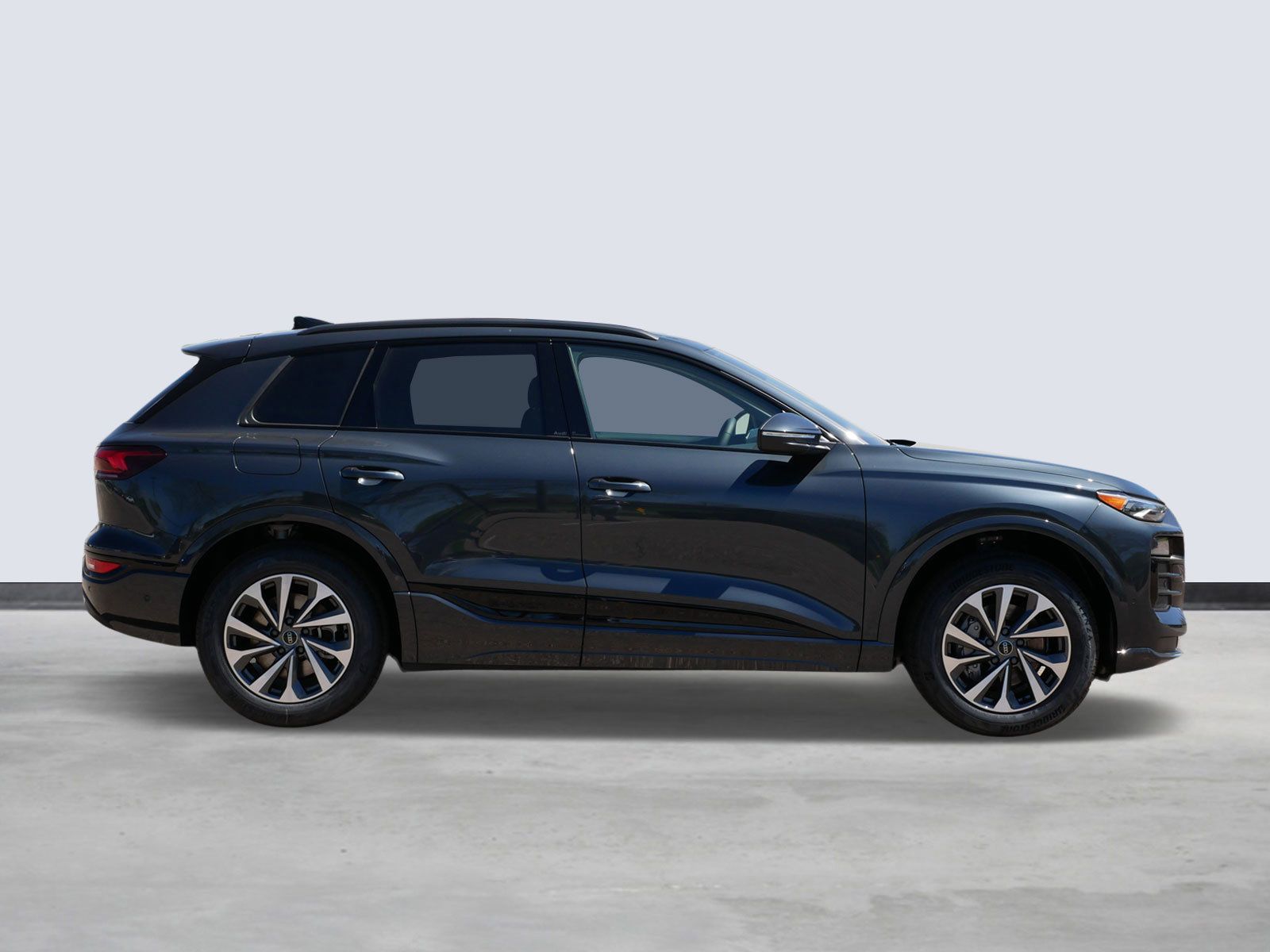 Thumbnail: 2025 Audi Q6 e-tron - 5