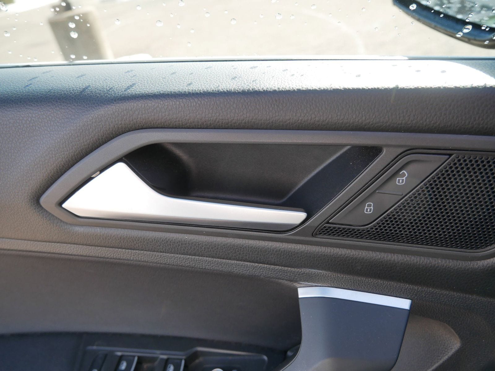 Thumbnail: 2019 Volkswagen Tiguan - 10