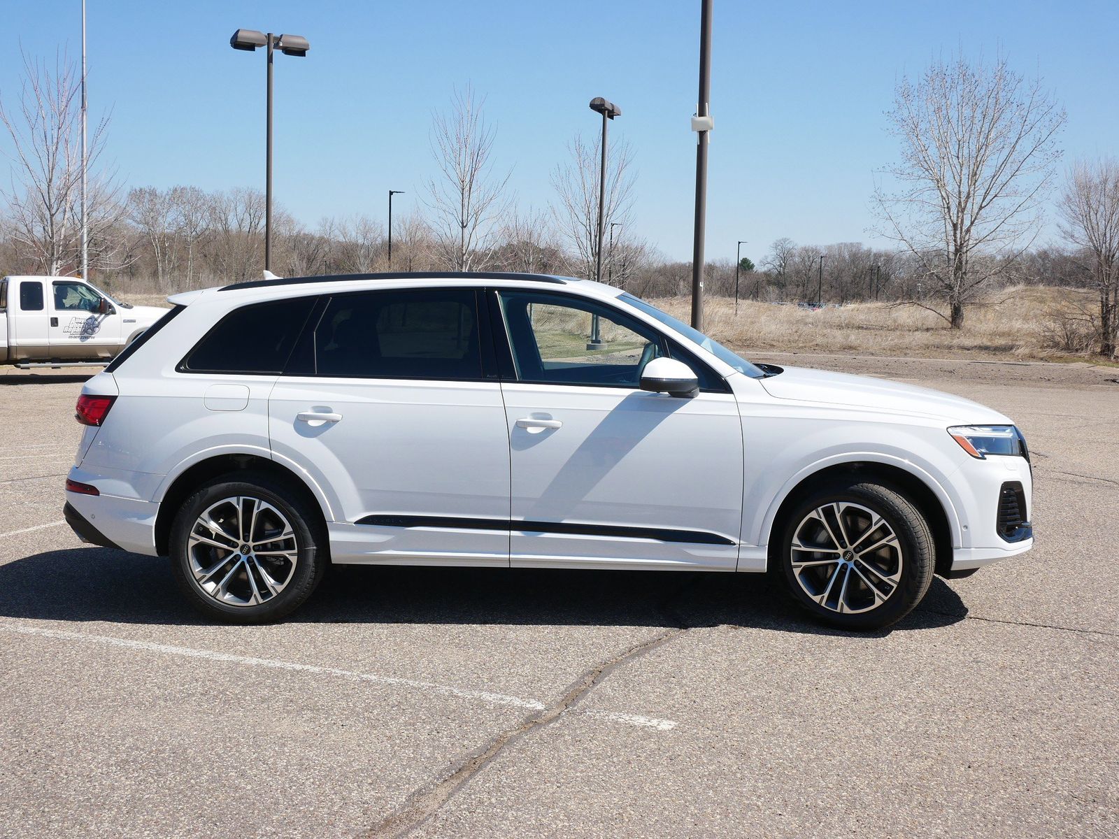 Thumbnail: 2026 Audi Q7 - 5
