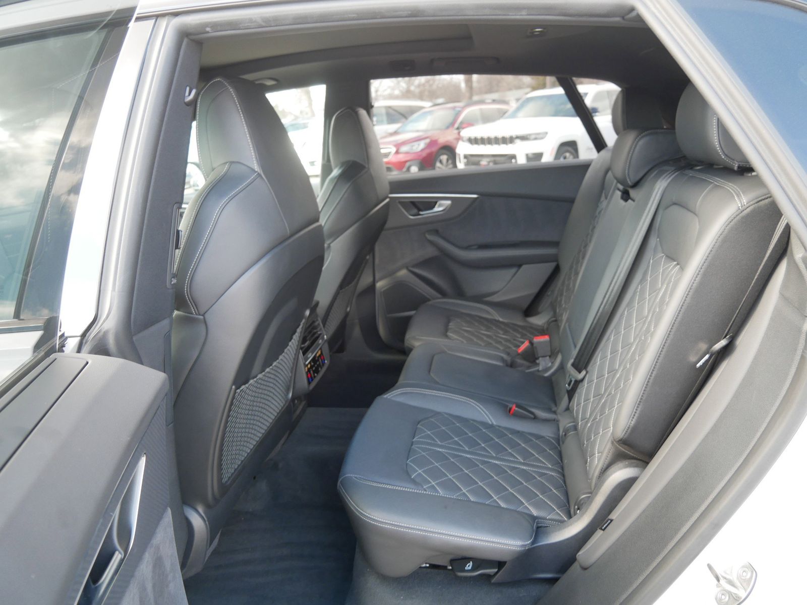 Thumbnail: 2025 Audi SQ8 - 11