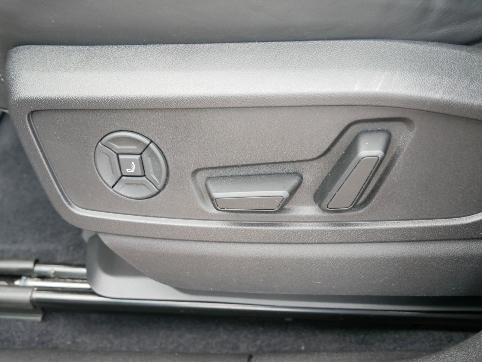 Thumbnail: 2025 Audi SQ5 - 14