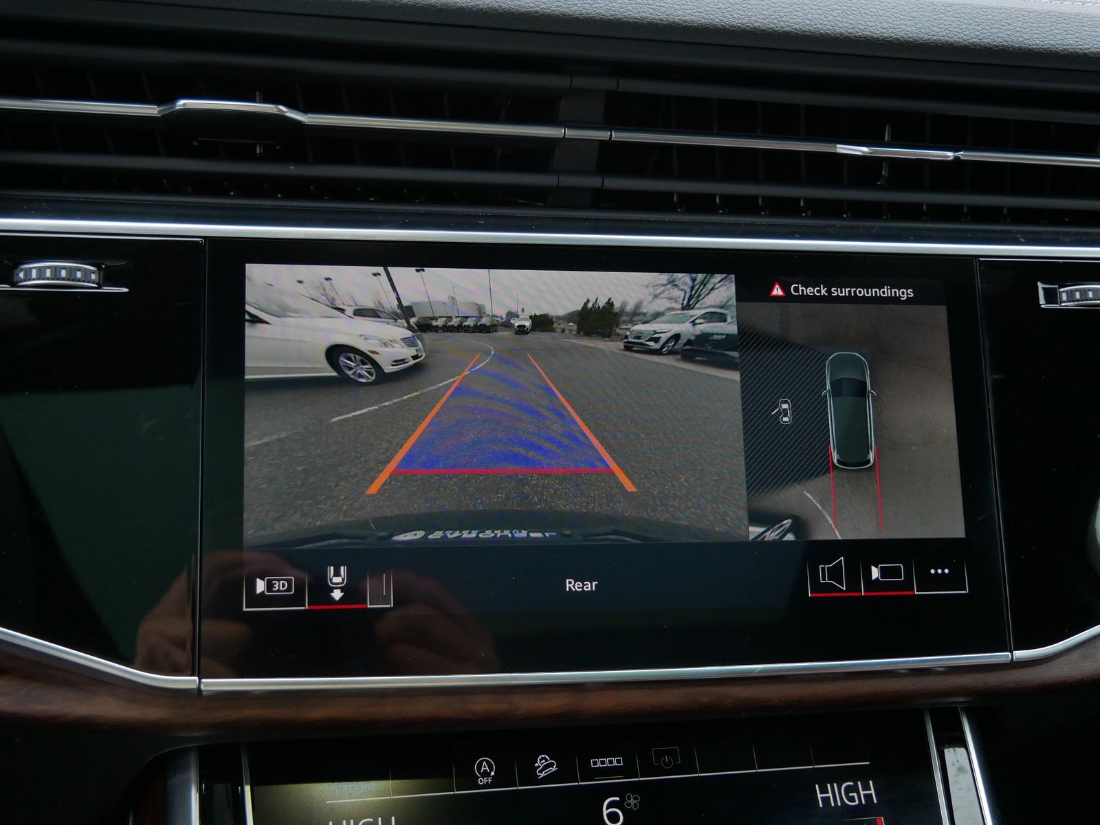 Thumbnail: 2025 Audi Q7 - 21