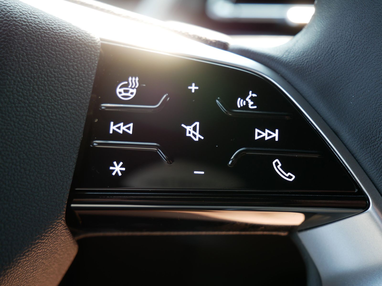 Thumbnail: 2024 Audi Q4 e-tron - 25