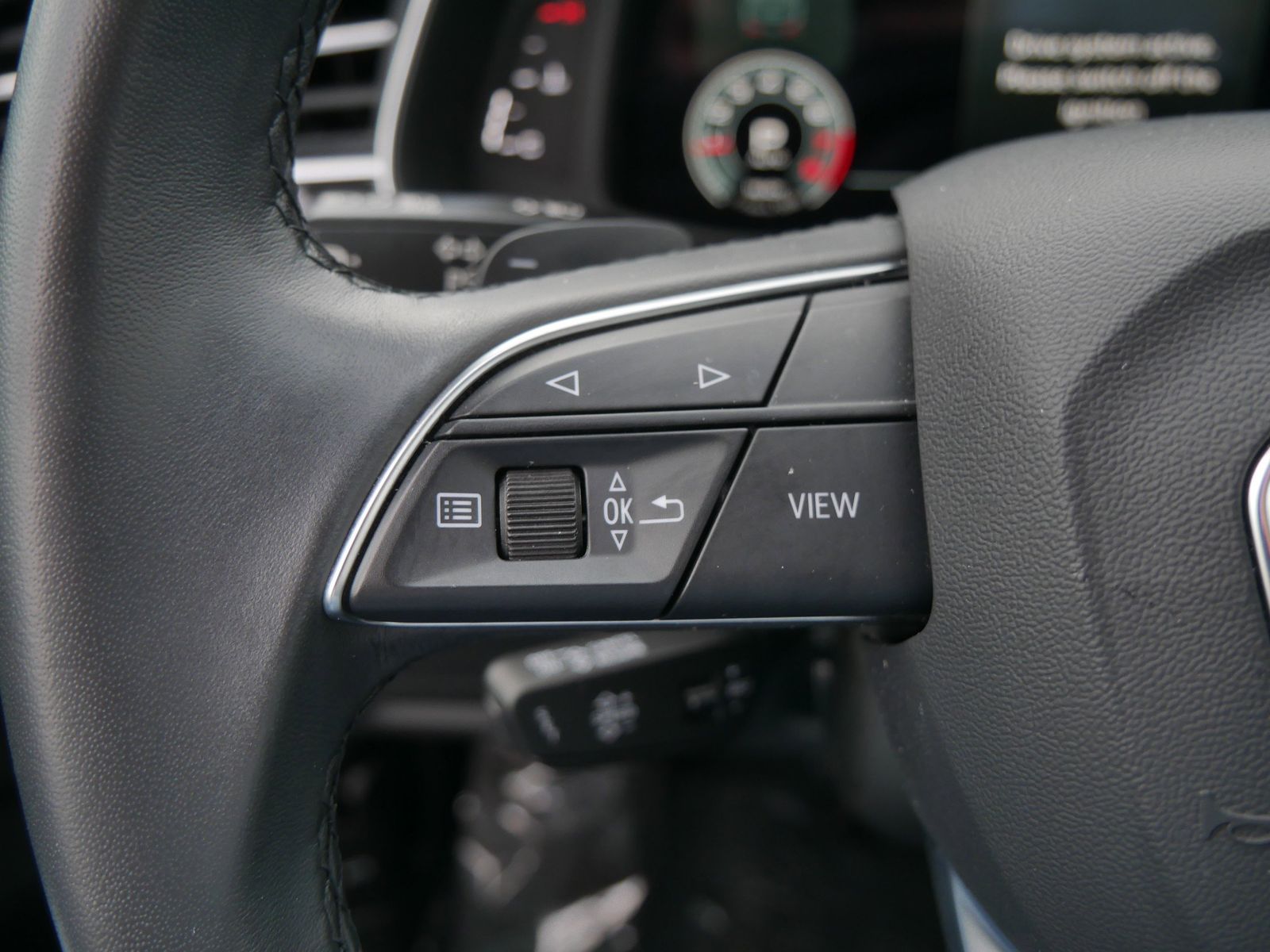 Thumbnail: 2023 Audi Q7 - 23