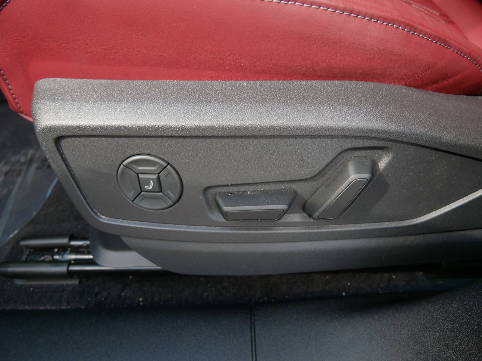 Thumbnail: 2025 Audi SQ5 - 14