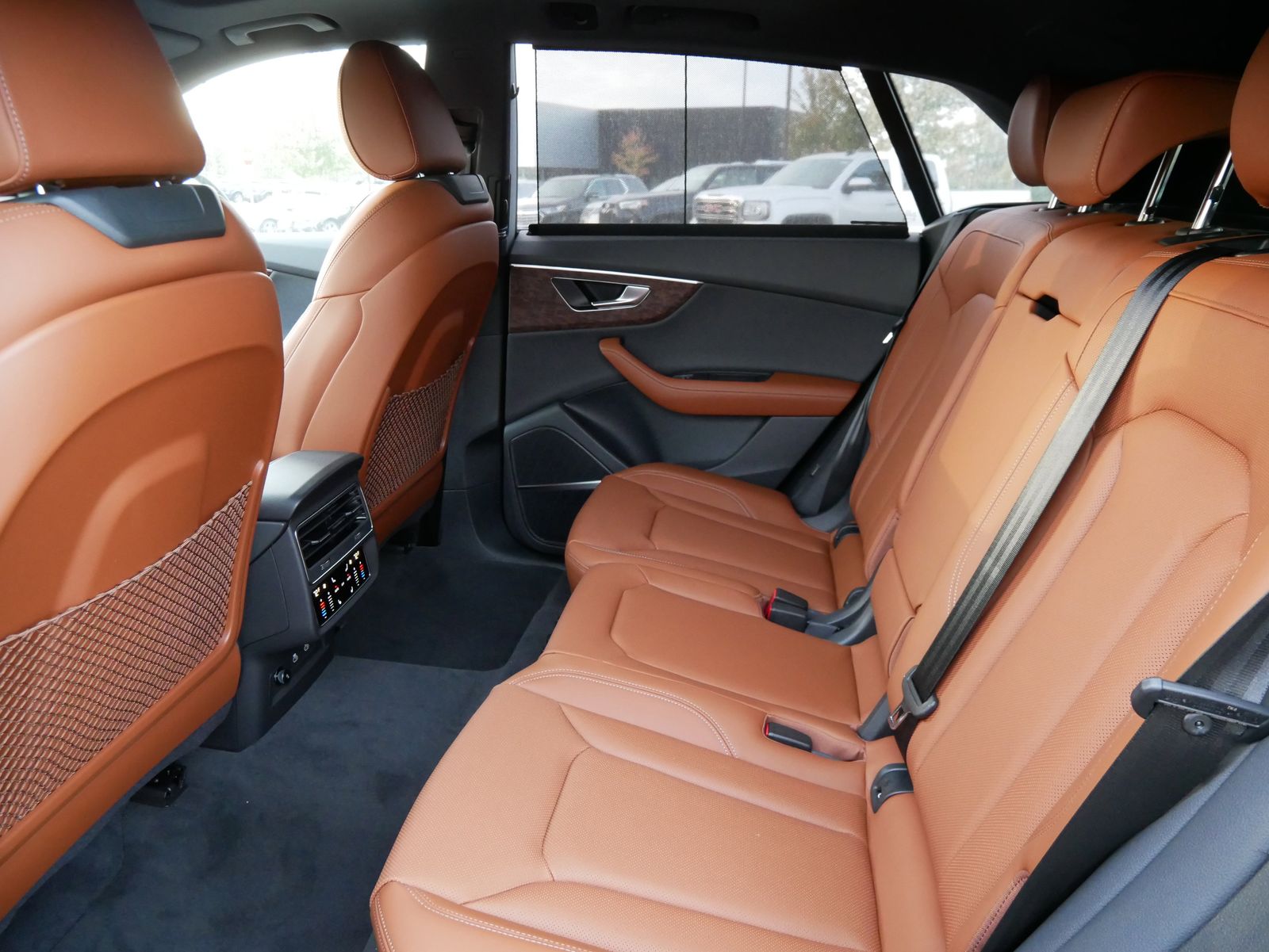 Thumbnail: 2026 Audi Q8 - 9