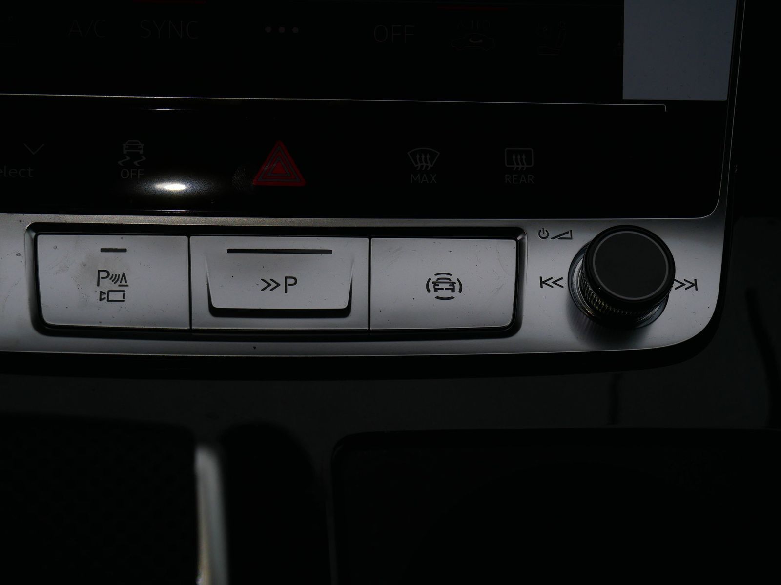 Thumbnail: 2026 Audi SQ8 - 17