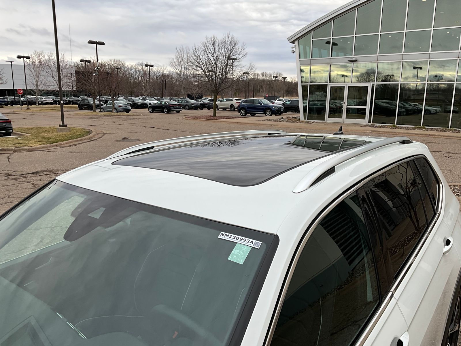 Thumbnail: 2022 Volkswagen Tiguan - 10