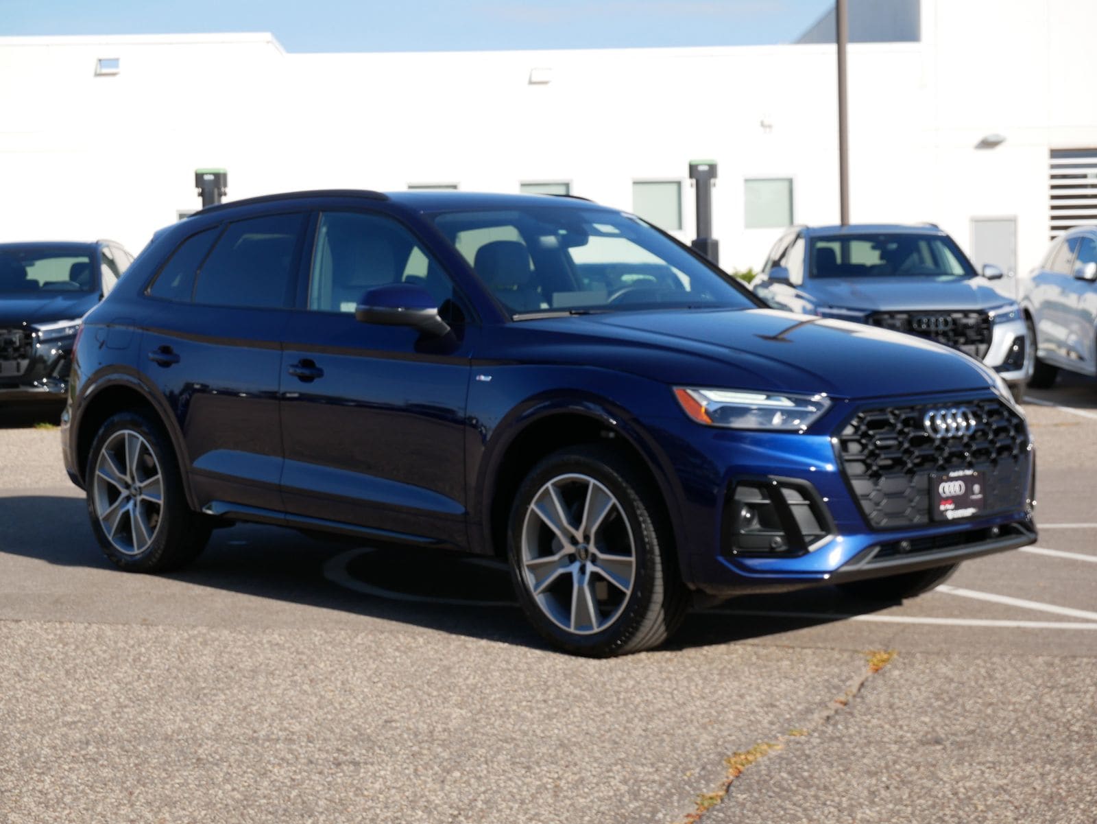 Thumbnail: 2025 Audi Q5 - 6