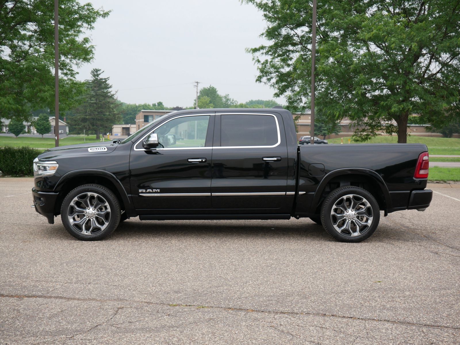 Used 2022 RAM Ram 1500 Pickup Limited with VIN 1C6SRFHT4NN355514 for sale in Saint Paul, MN