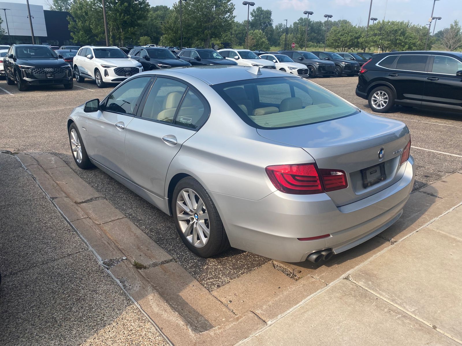 Thumbnail: 2011 BMW 5 Series - 5