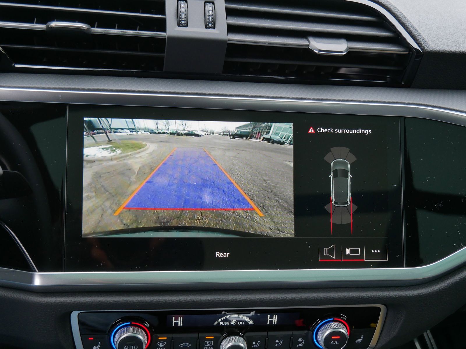 Thumbnail: 2025 Audi Q3 - 19