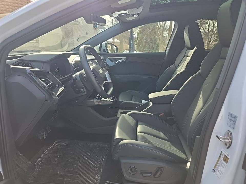 Thumbnail: 2023 Audi Q4 e-tron - 3