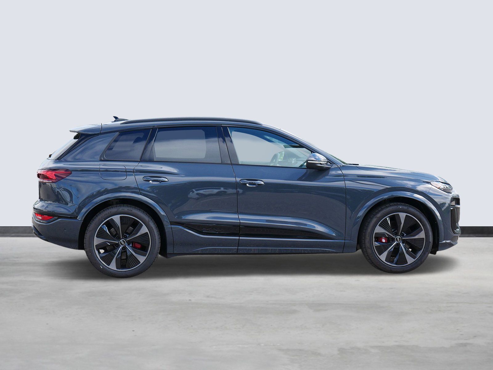 Thumbnail: 2025 Audi SQ6 e-tron - 4