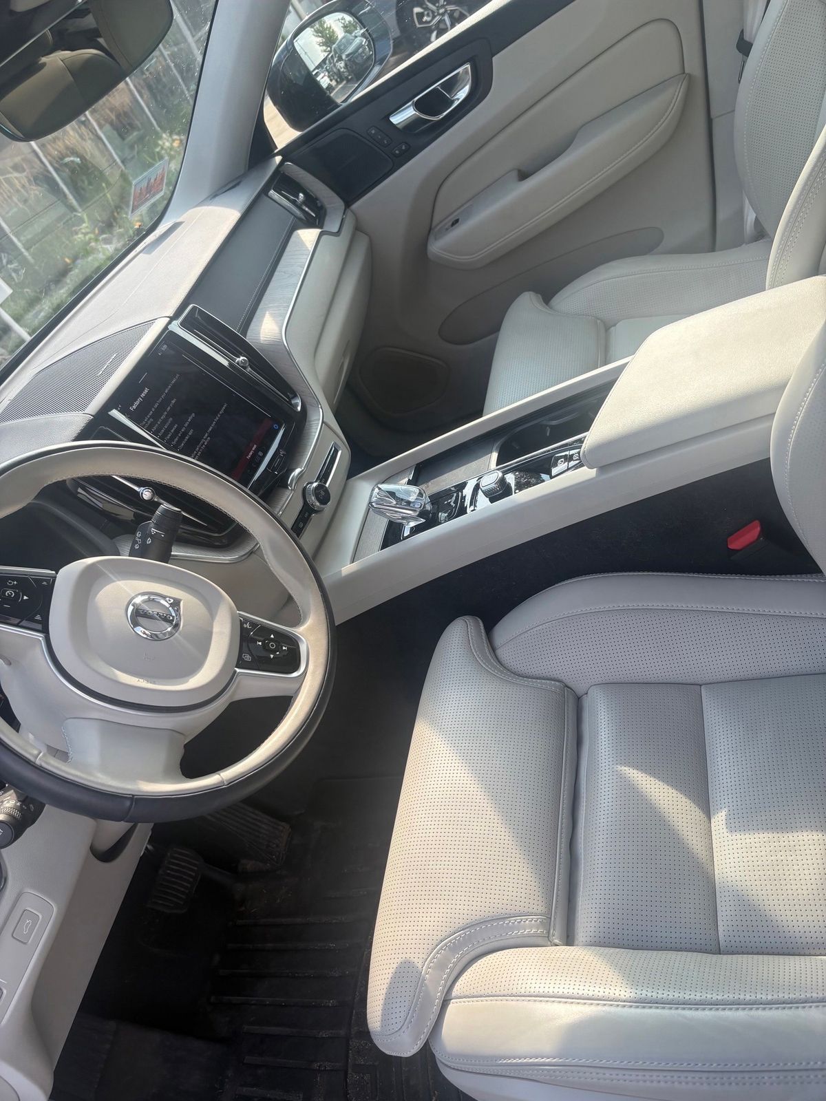 Thumbnail: 2022 Volvo XC60 - 6