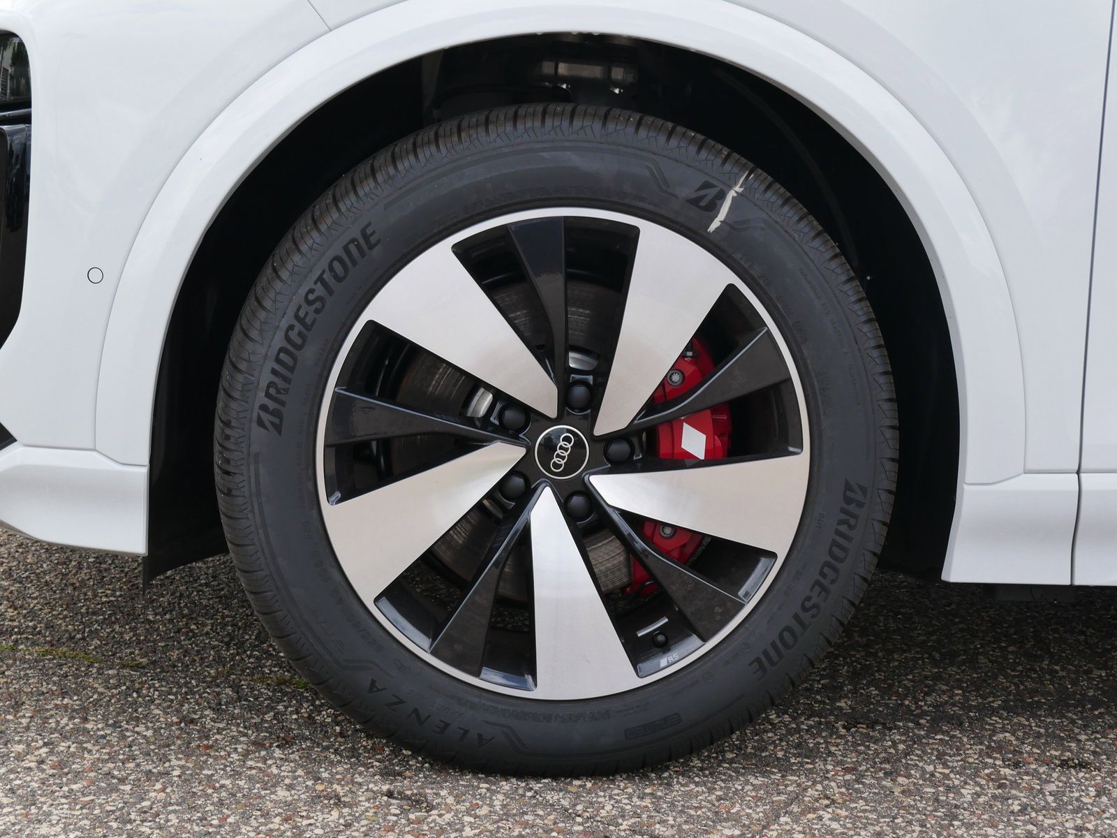 Thumbnail: 2025 Audi SQ6 e-tron - 7