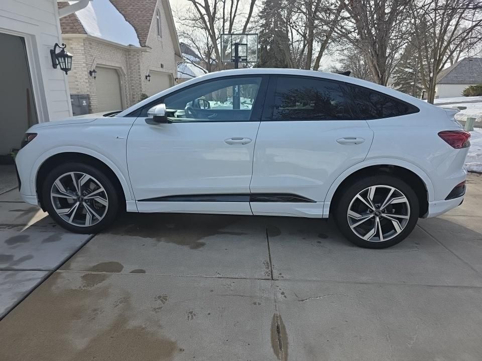 Thumbnail: 2023 Audi Q4 e-tron - 5