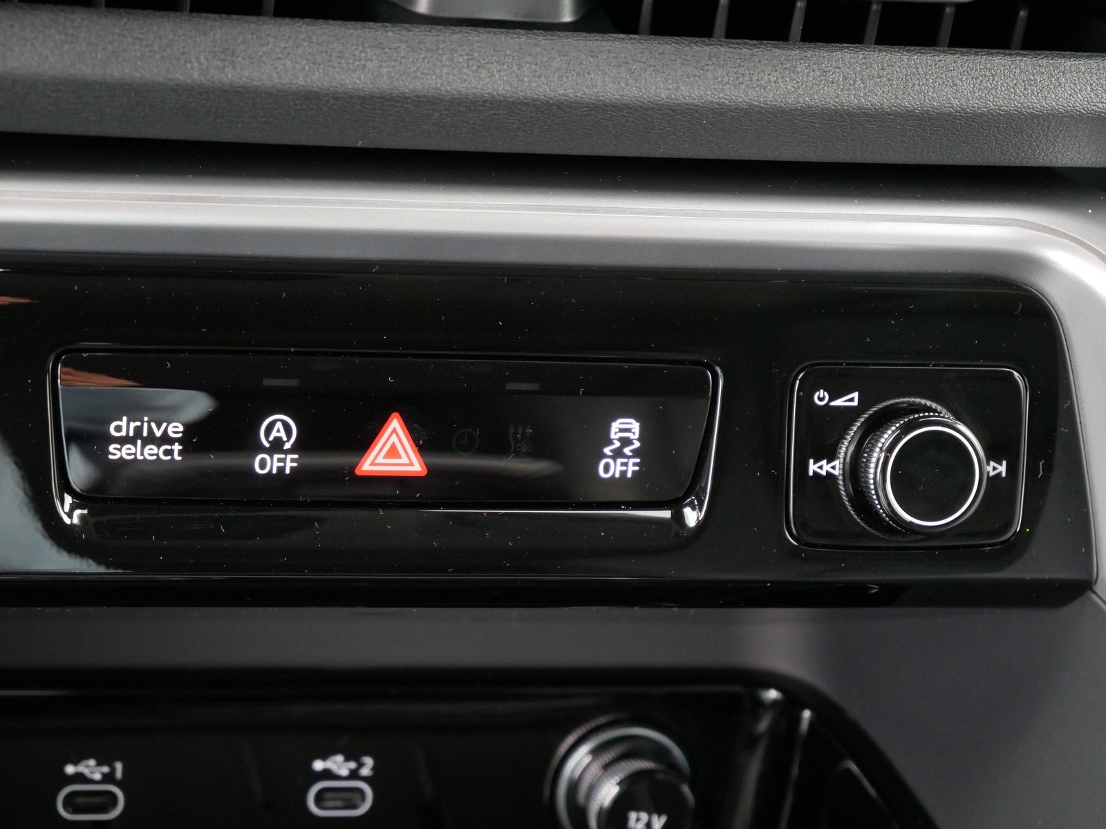 Thumbnail: 2025 Audi Q5 - 17