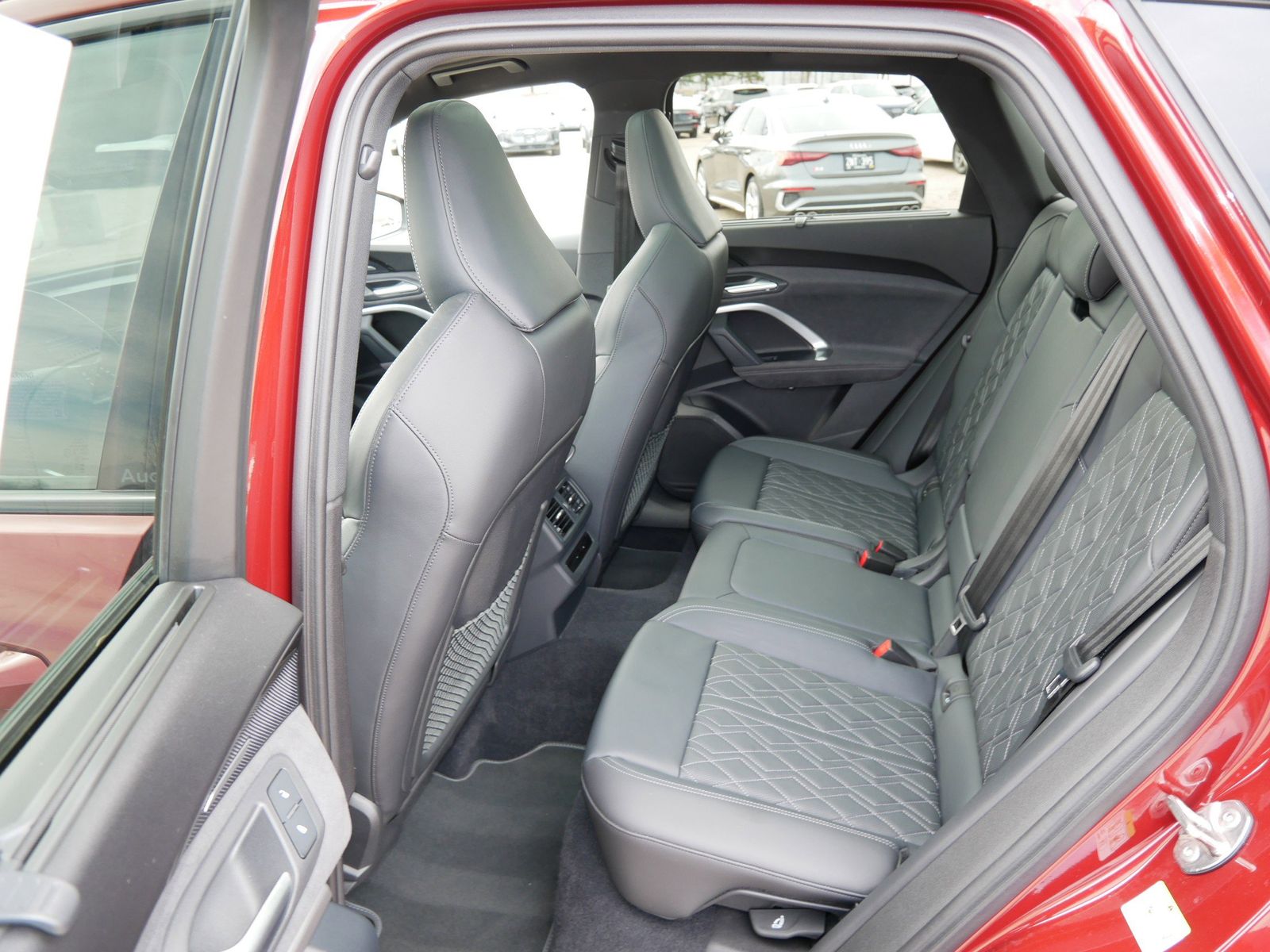 Thumbnail: 2025 Audi SQ5 - 10