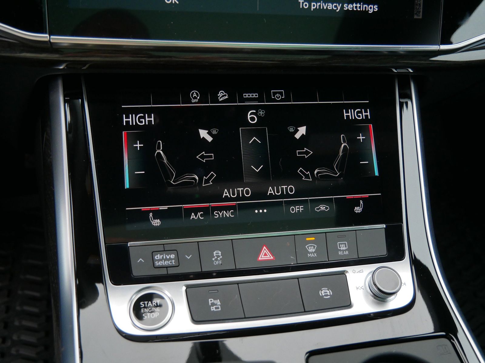 Thumbnail: 2025 Audi Q8 - 19