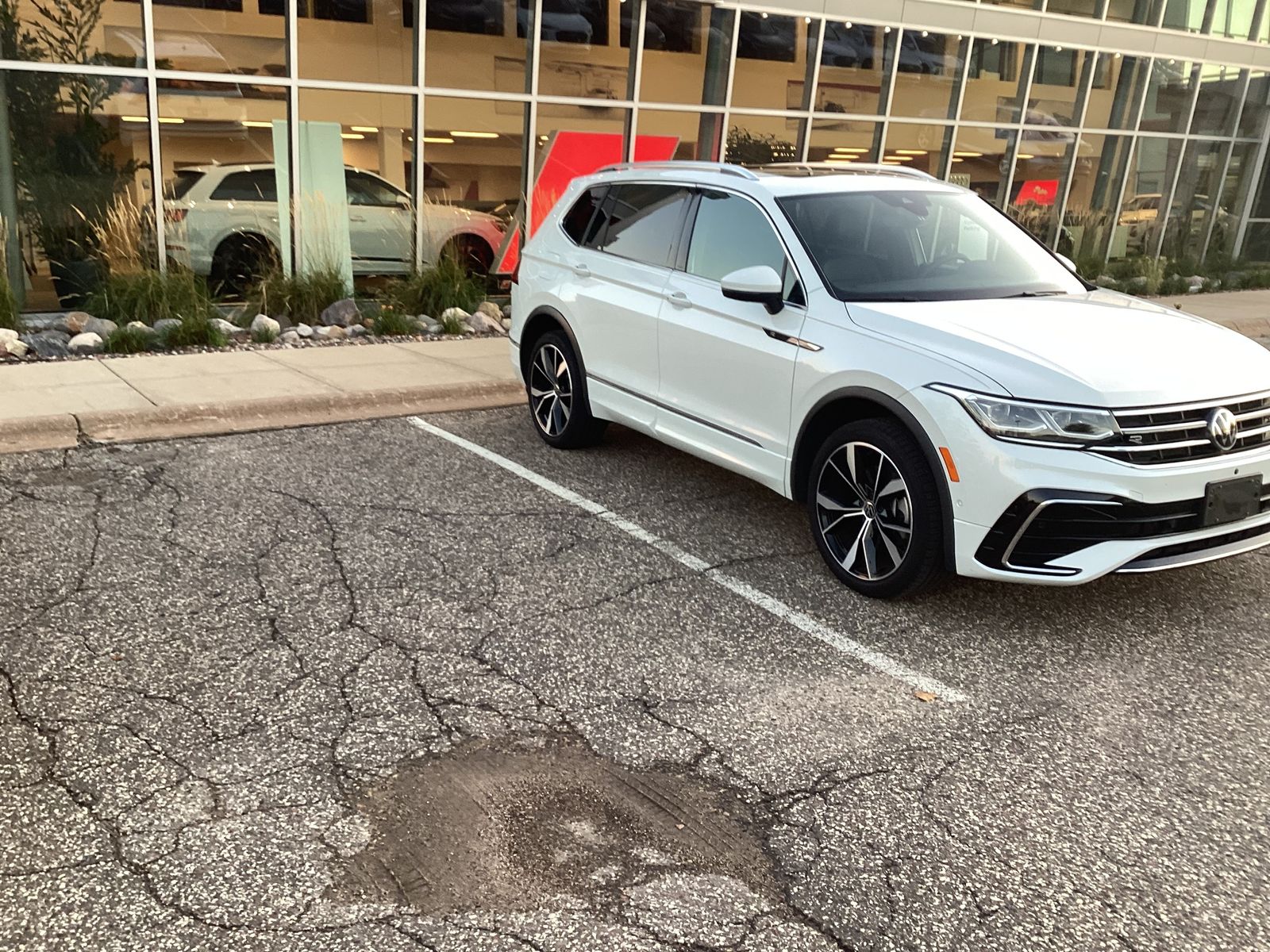 Thumbnail: 2023 Volkswagen Tiguan - 1