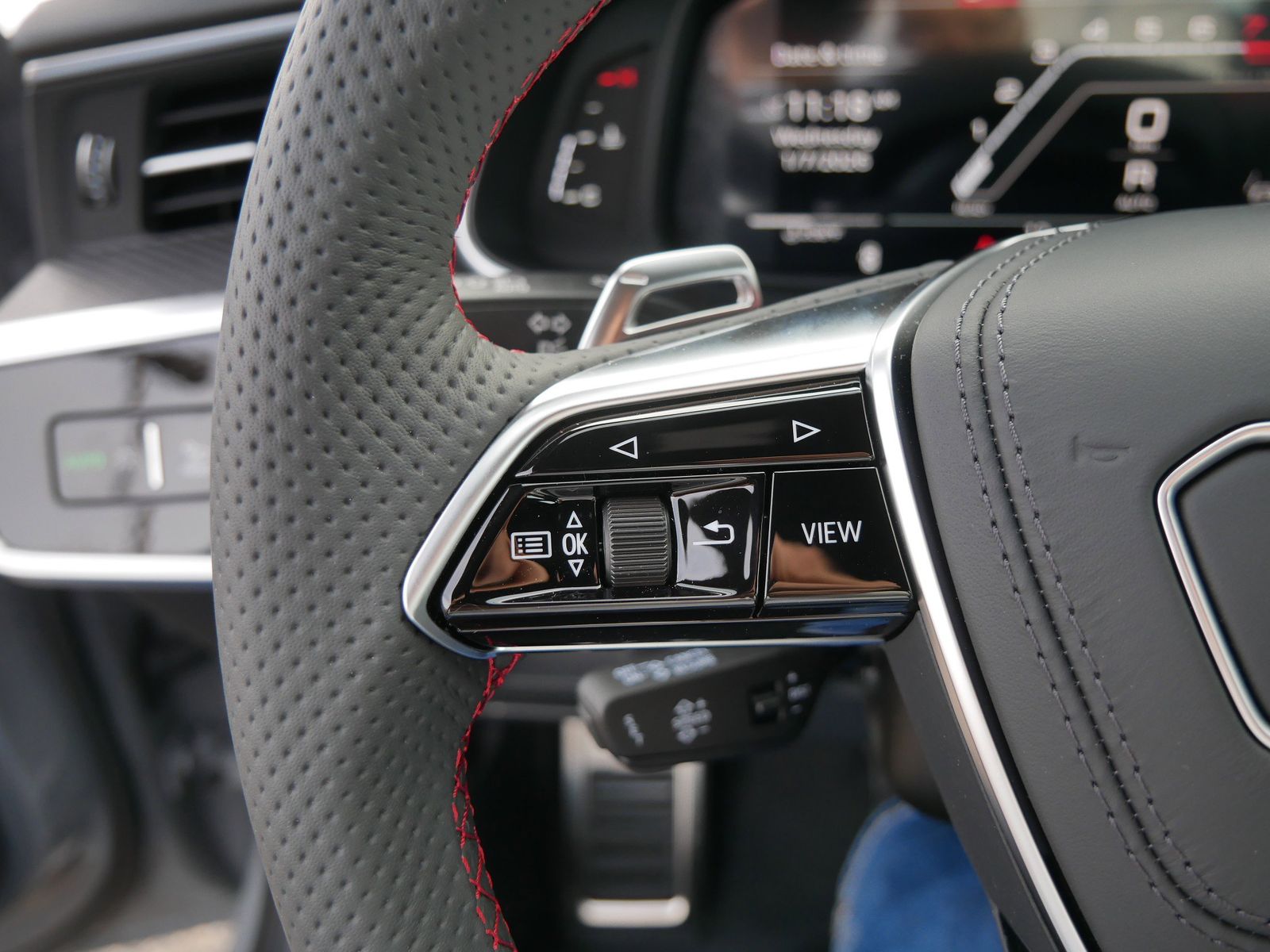 Thumbnail: 2026 Audi RS 6 - 27