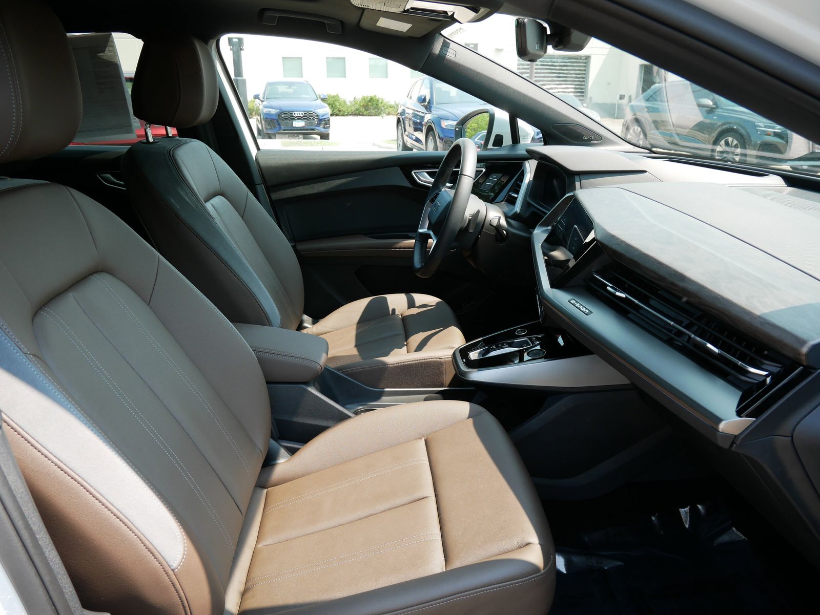 Thumbnail: 2024 Audi Q4 e-tron - 12