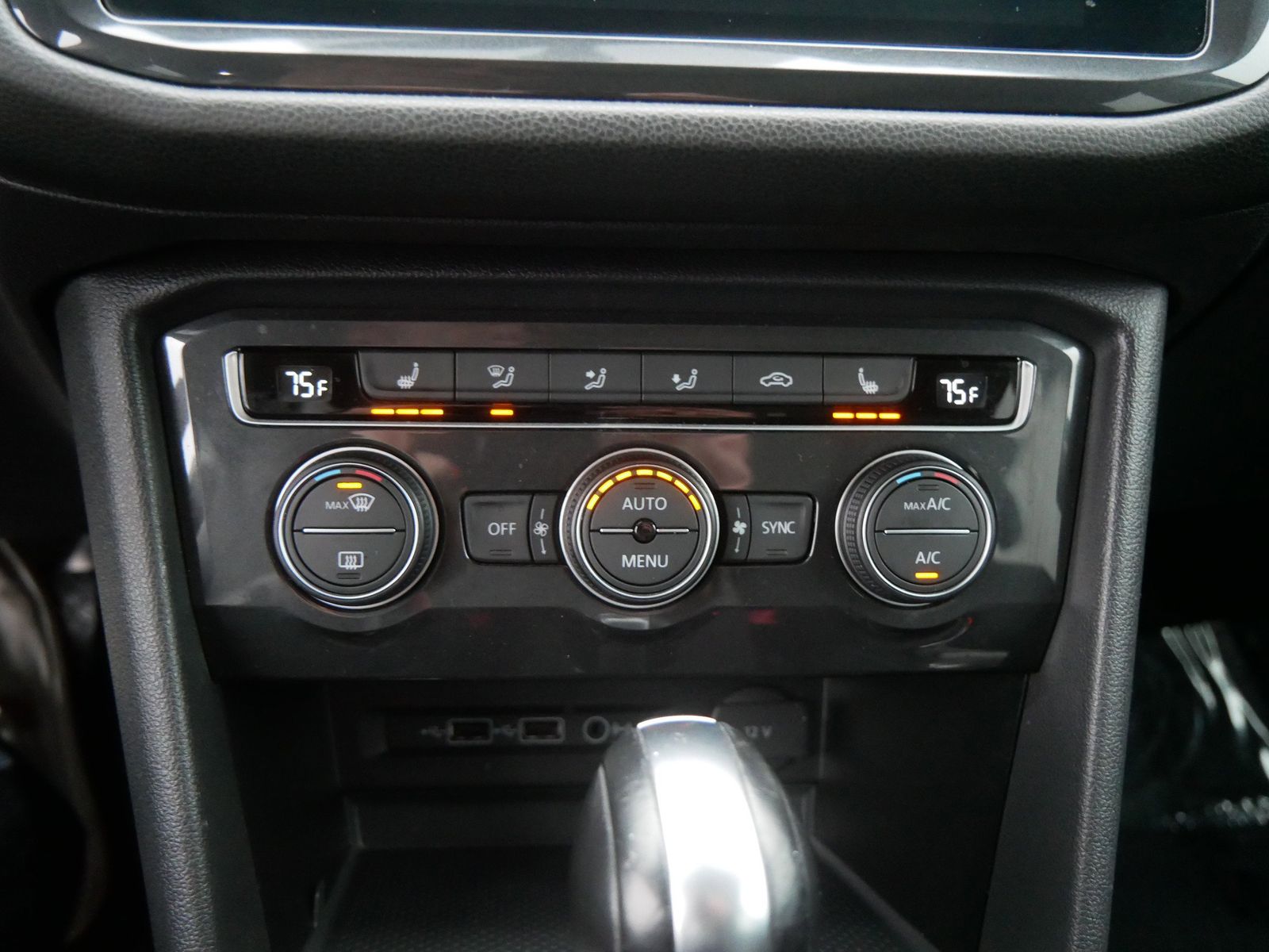 Thumbnail: 2019 Volkswagen Tiguan - 18