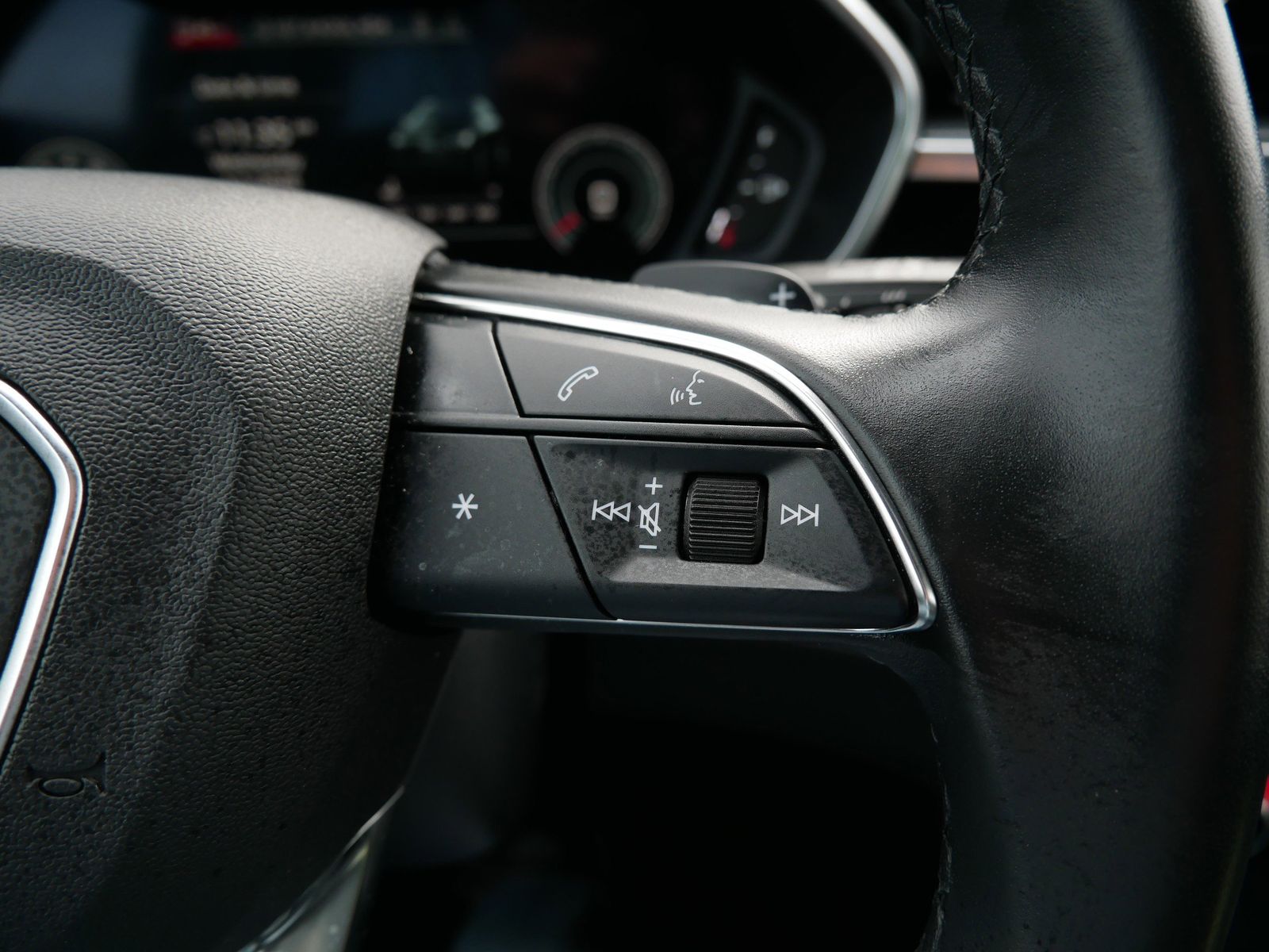 Thumbnail: 2023 Audi Q3 - 24