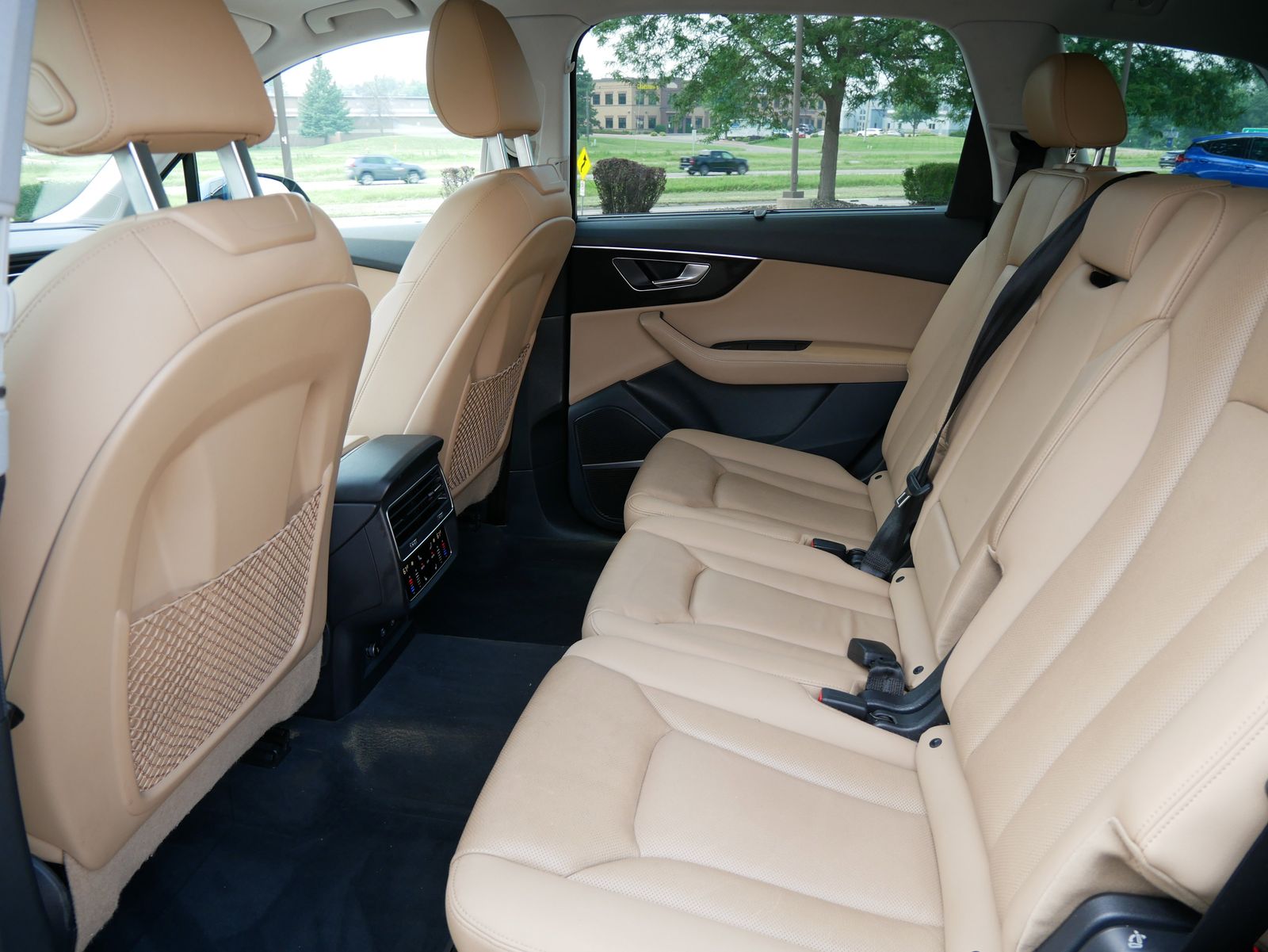 Thumbnail: 2022 Audi Q7 - 9