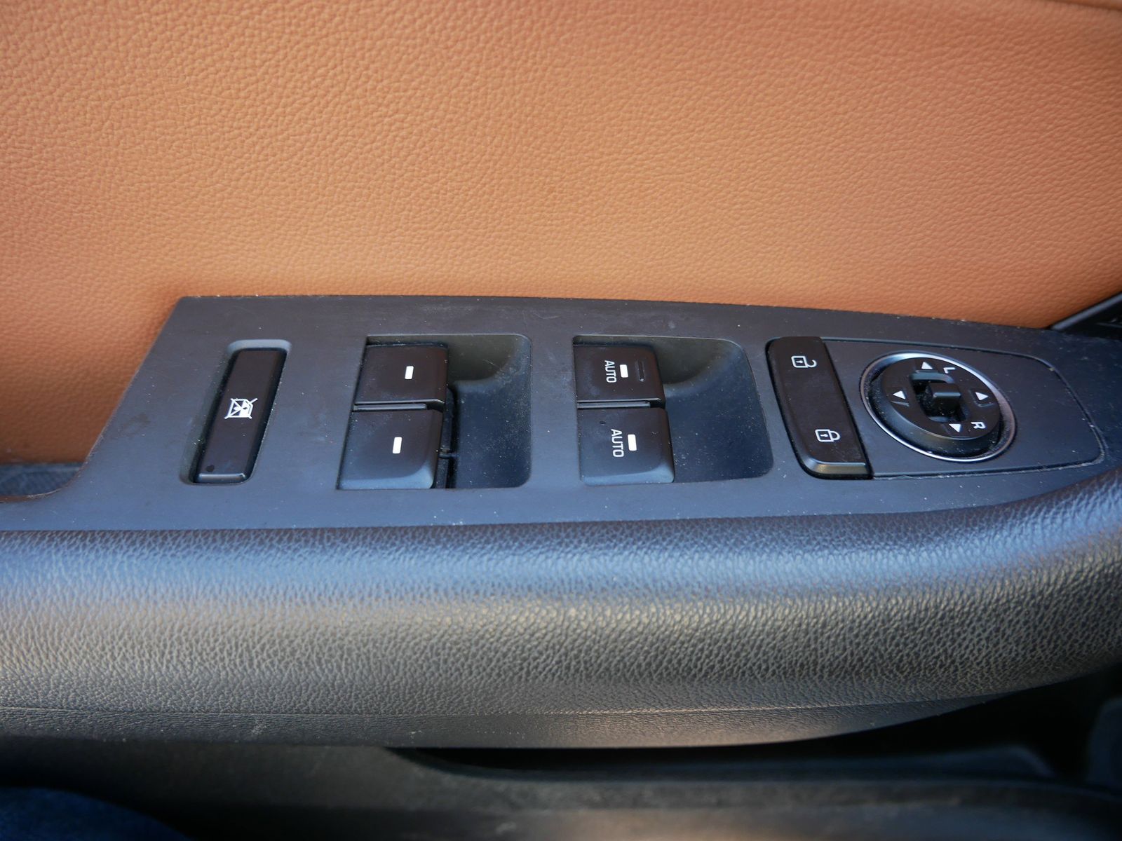 Thumbnail: 2015 Hyundai Sonata - 12