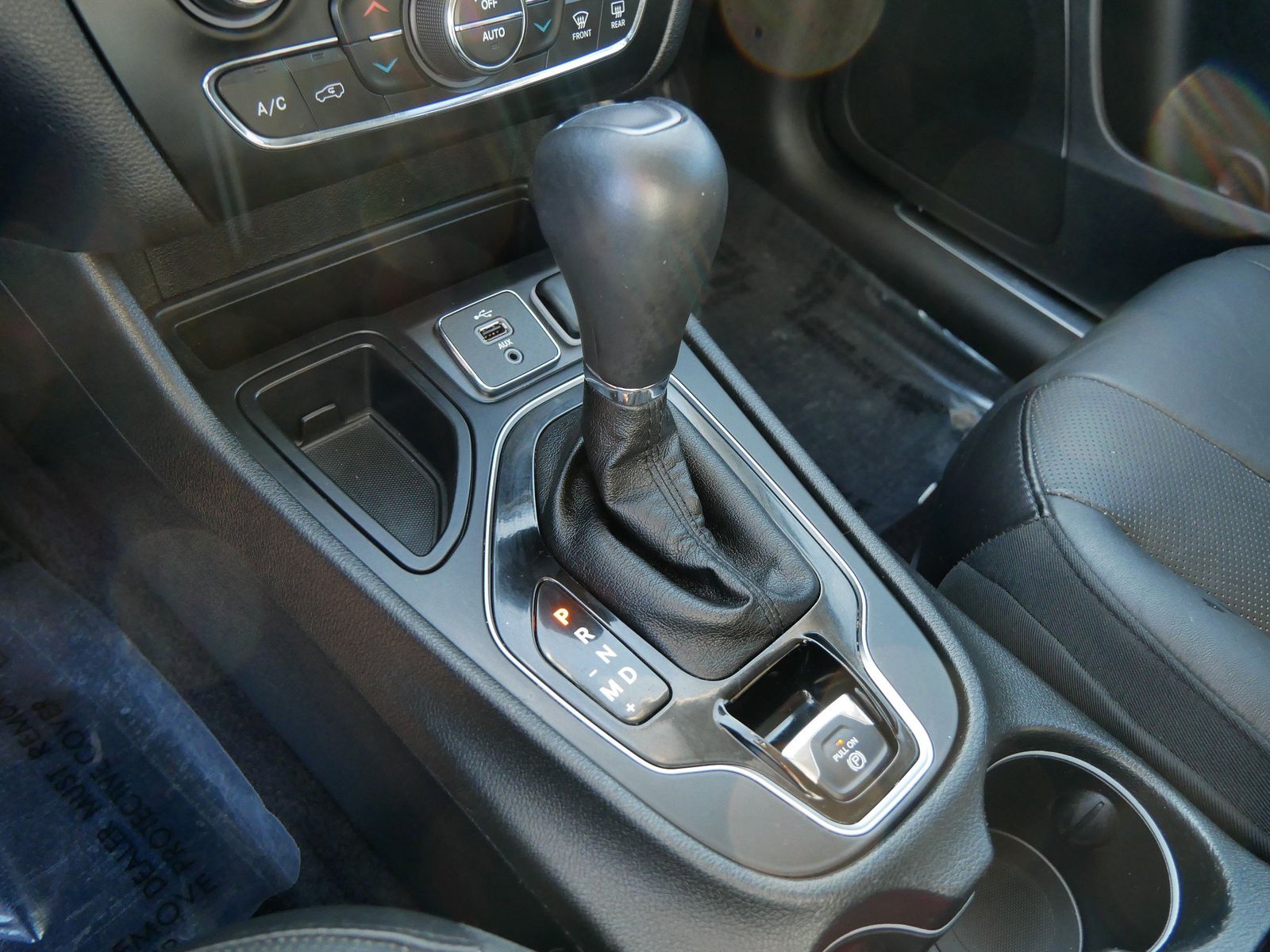 Thumbnail: 2019 Jeep Cherokee - 17