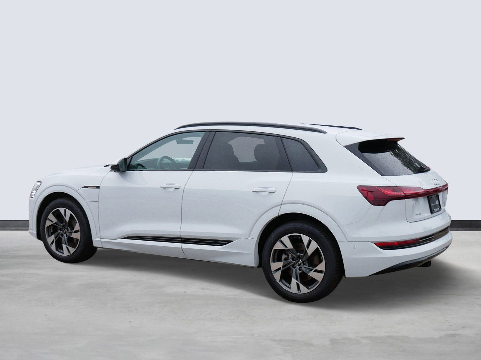 Thumbnail: 2022 Audi e-tron - 3
